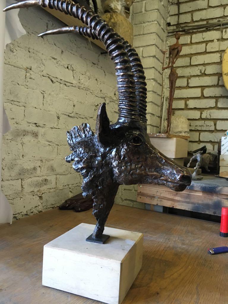 Sudafricano Busto di antilope di zibellino in bronzo - Scultura di antilope africana in vendita
