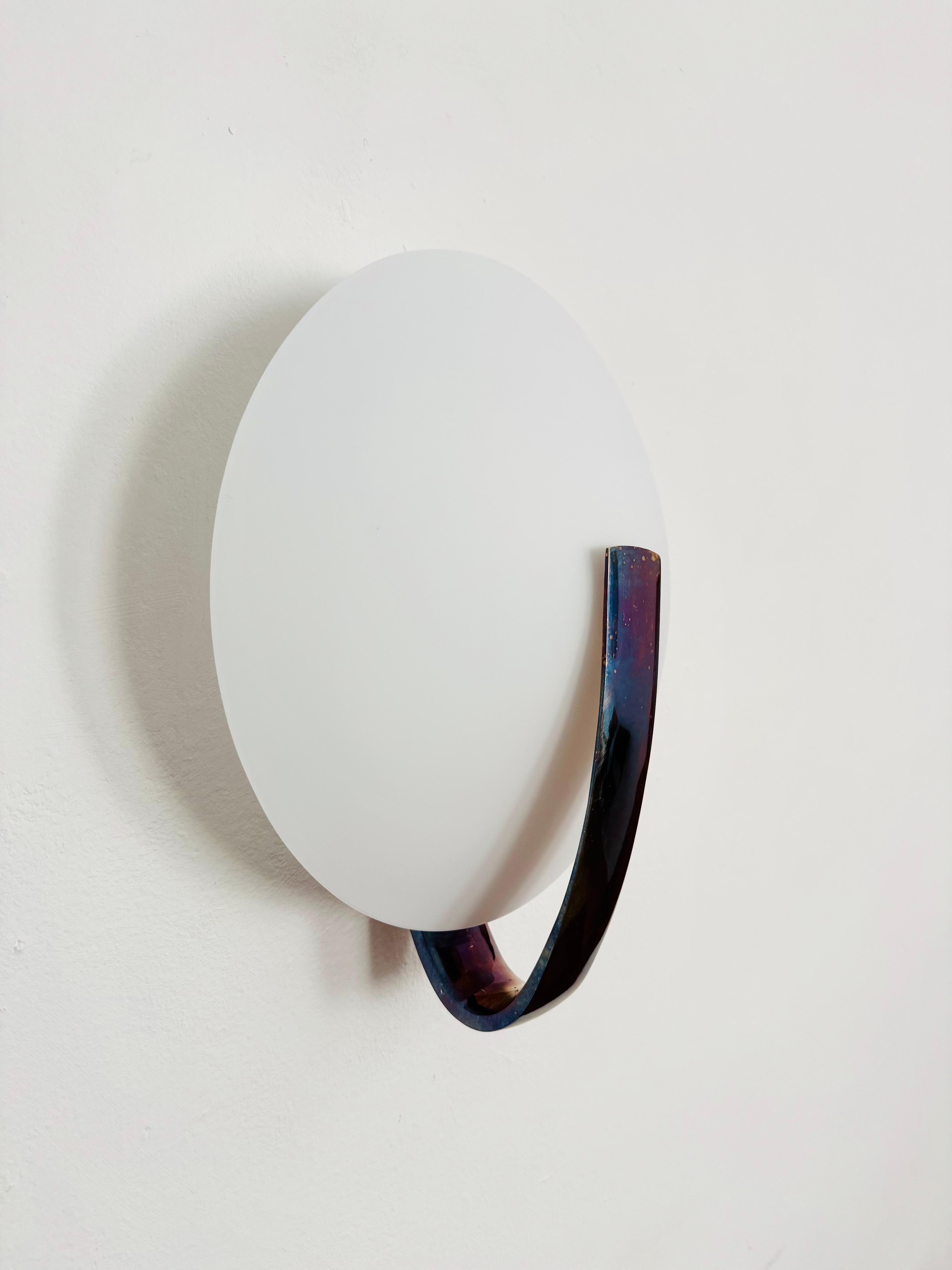 Un aplique o plafón de bronce muy bonito y pesado de los años 80.
El efecto luminoso de la lámpara es excepcionalmente bello.
La lámpara crea un ambiente muy acogedor y es de muy alta calidad.

Diseño: Tobias Grau
Saturno 35

Estado:

Muy buen