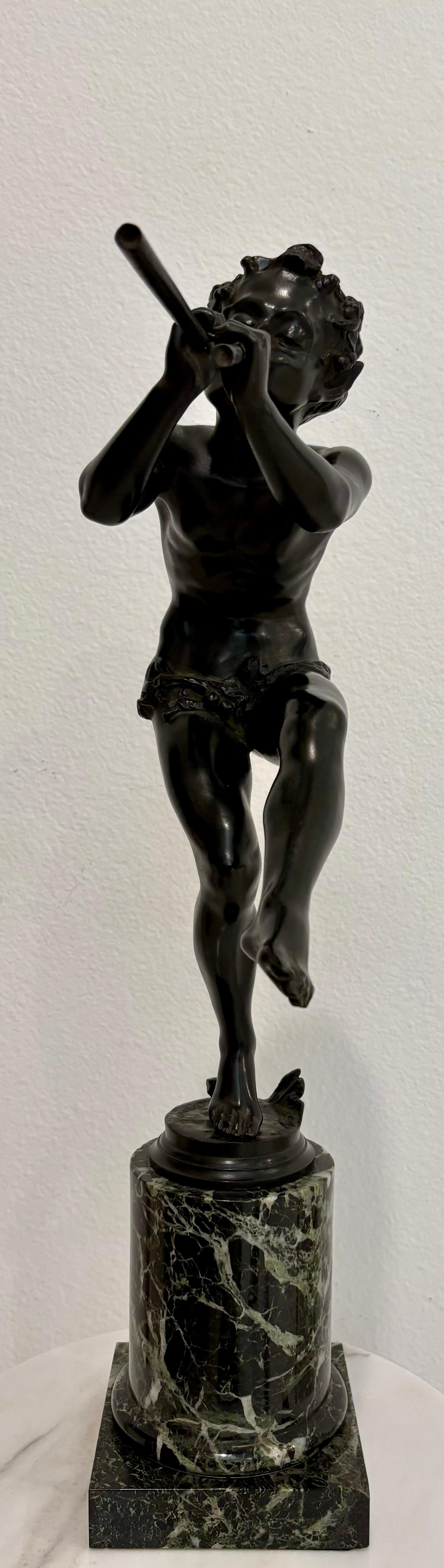 Francese Scultura di satiro in bronzo su base di marmo di Edouard Drouot (1859-1949) in vendita