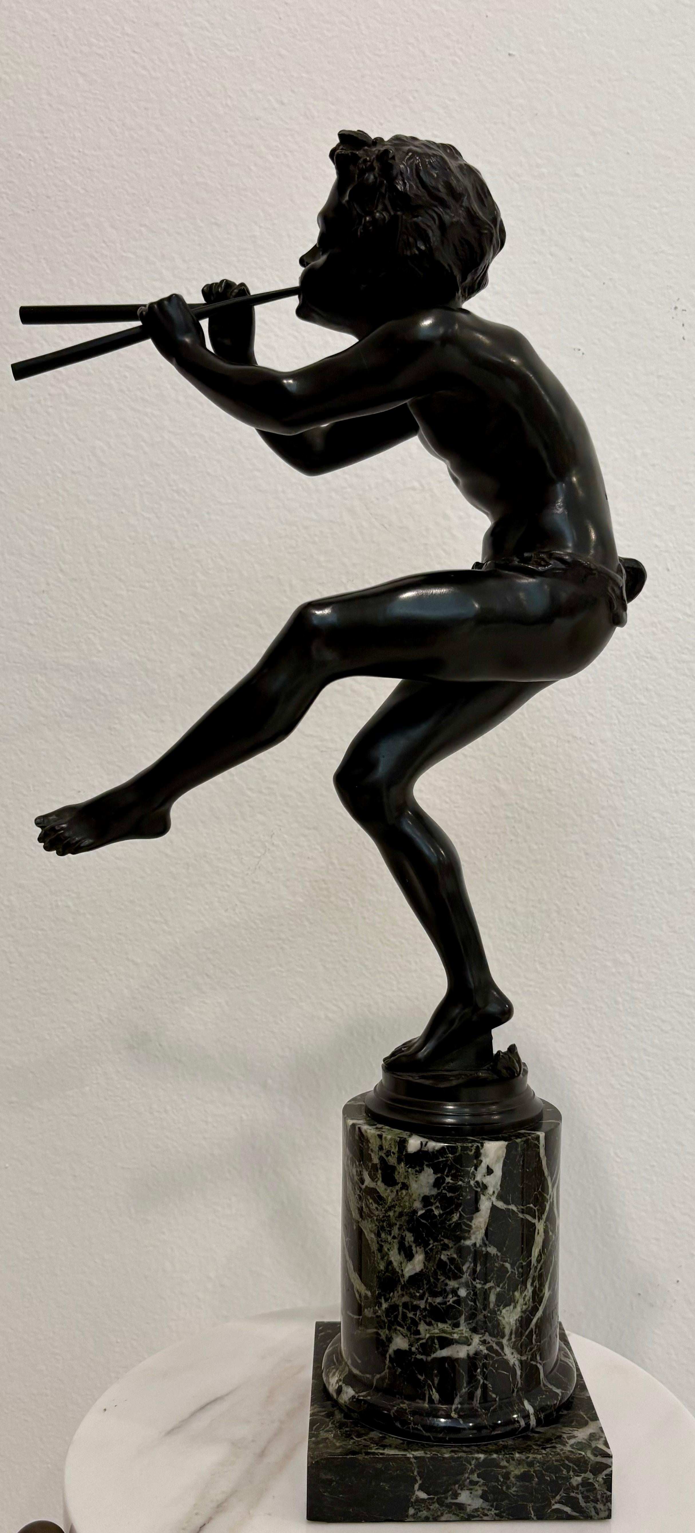 Scultura di satiro in bronzo su base di marmo di Edouard Drouot (1859-1949) In condizioni buone in vendita a Palm Desert, CA