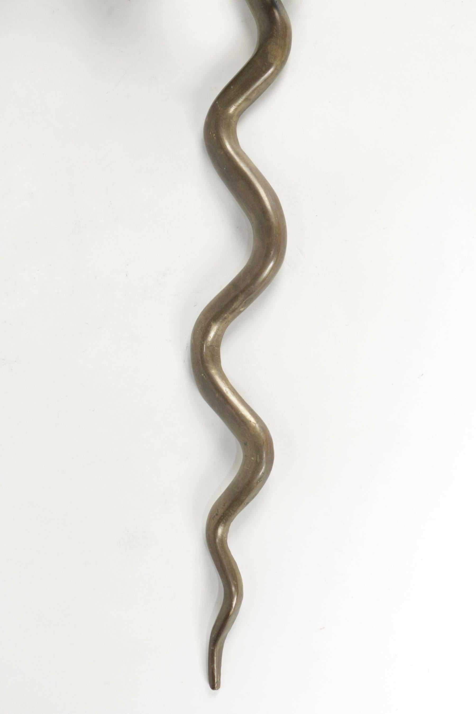 Bronze Sconce of a Cobra, circa 1960, Midcentury Design In Good Condition For Sale In Saint-Ouen, FR