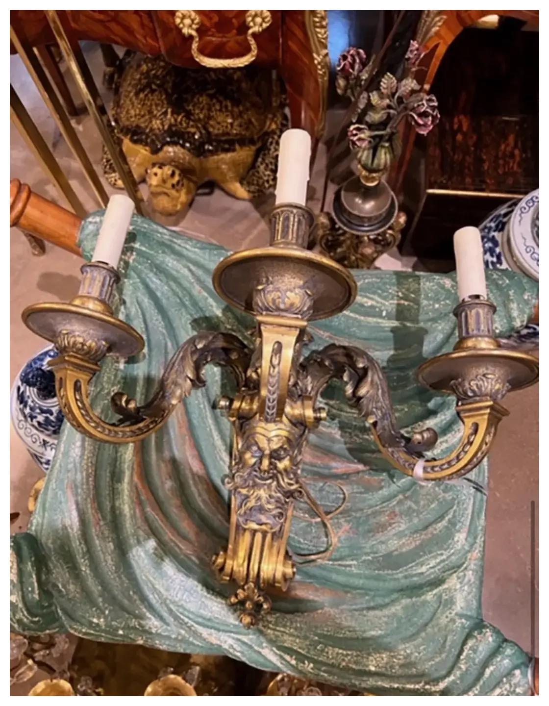 Sconcese in bronzo con maschere di Bacco in vendita 3