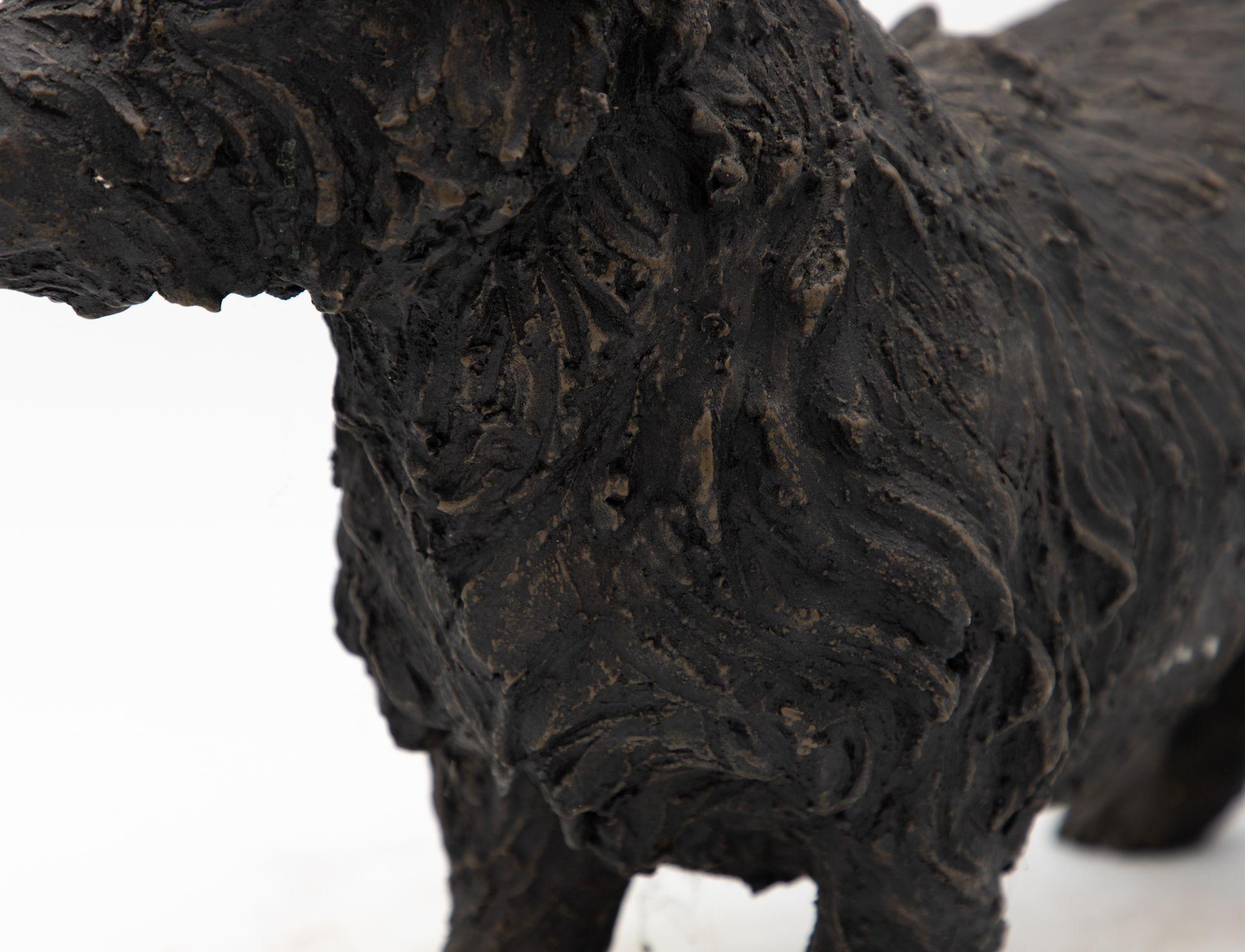 Bronze Scottie Scottish terrier, Anglais Milieu du XXe siècle en vente 3