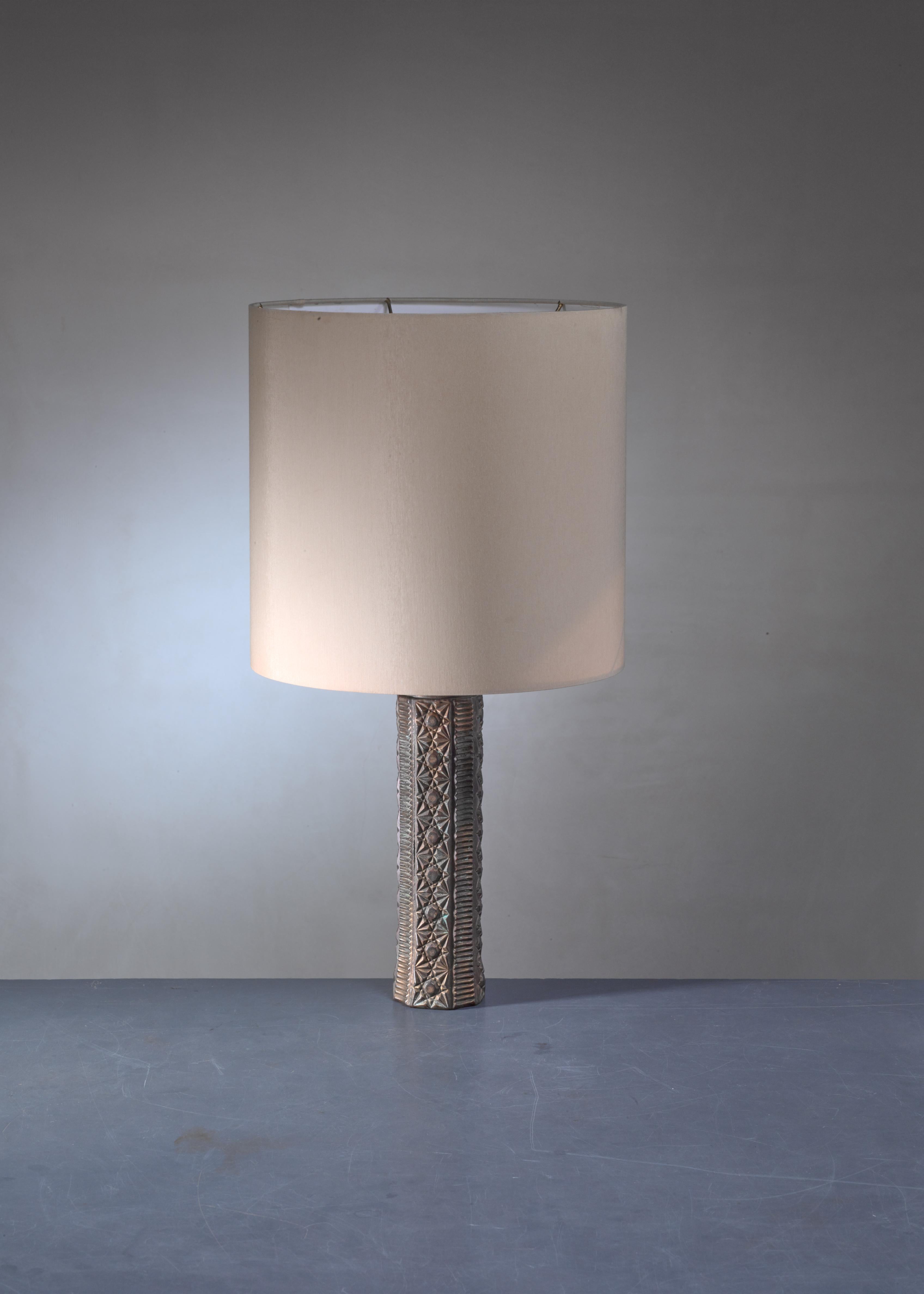 Mid-Century Modern Bronze Sculptural Table Lamp For Sale