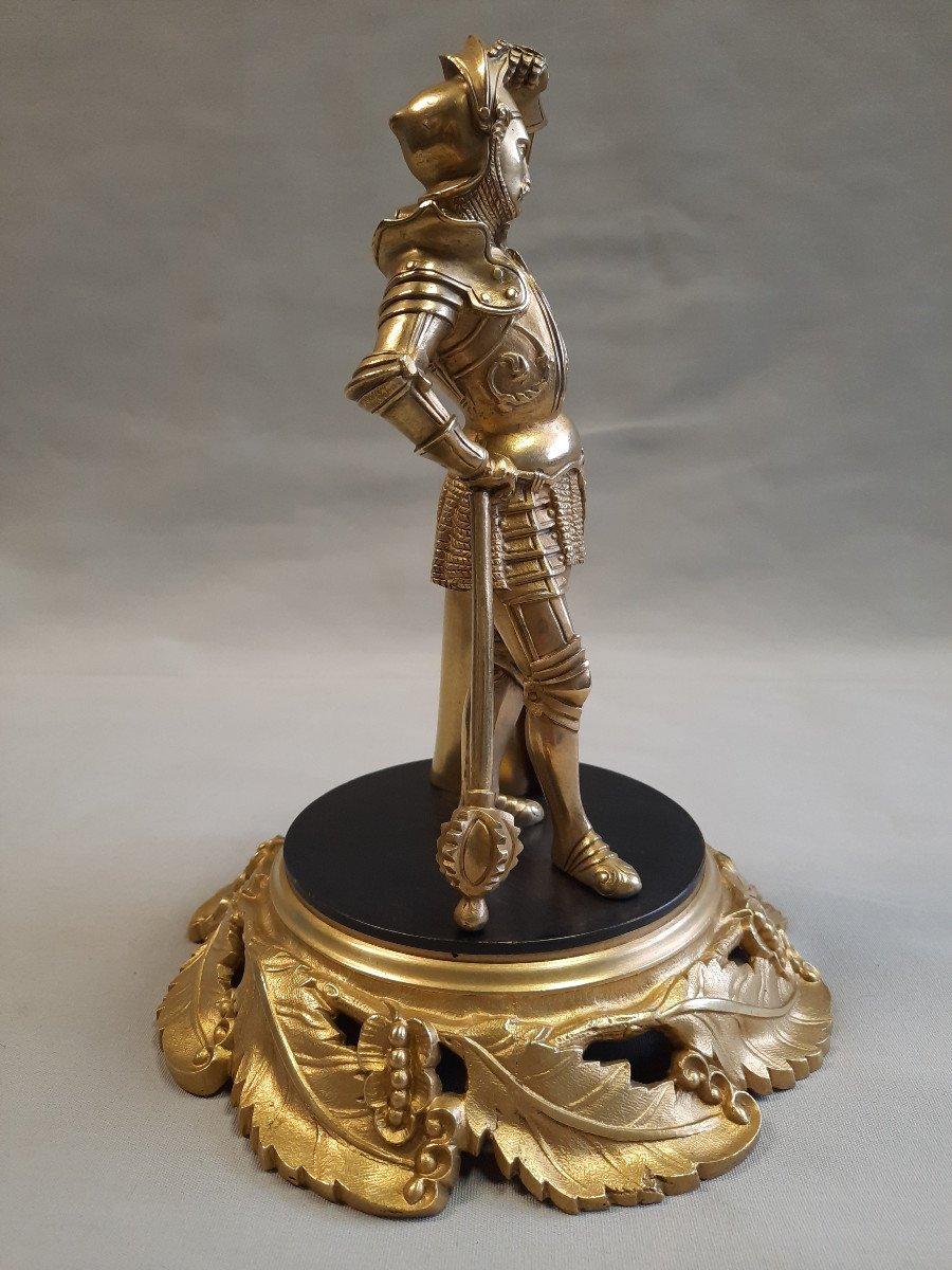 Chiseled bronze sculpture with gold and black patina. Crusades soldier in armor. The time of the Crusades is between the 1095-1291 centuries. the sculpture dates from the end of the 19th century. Very good condition.
