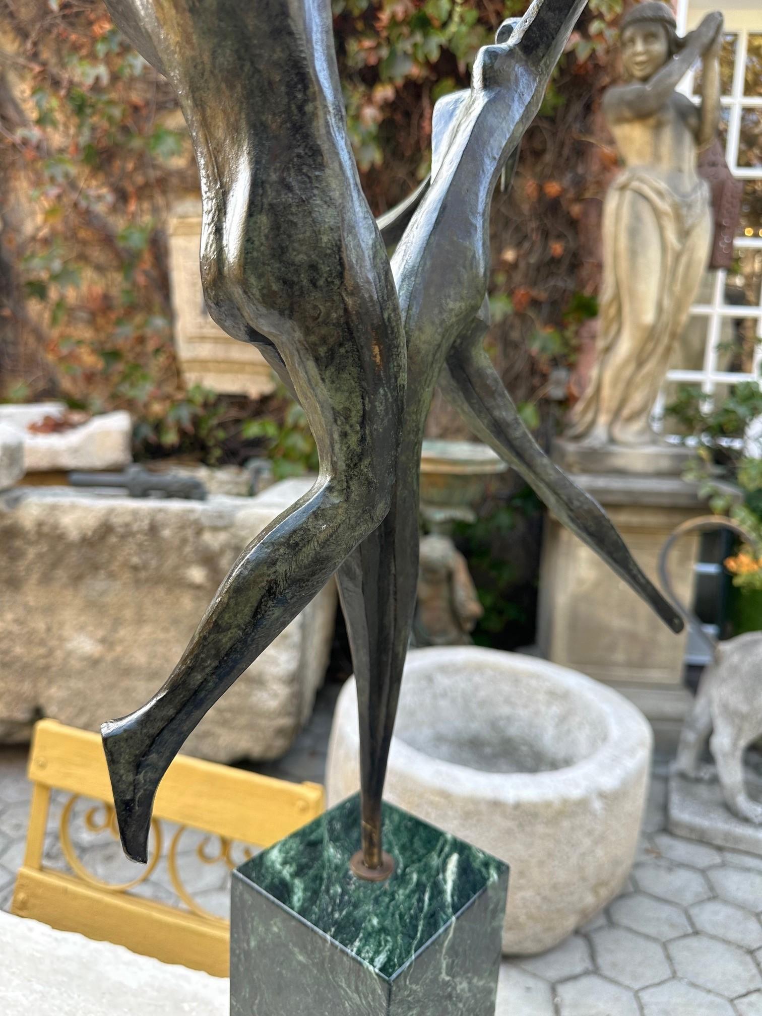 Scultura in bronzo 20° C. Spirito di vita moderno dopo Robert Russin Base in marmo in vendita 9