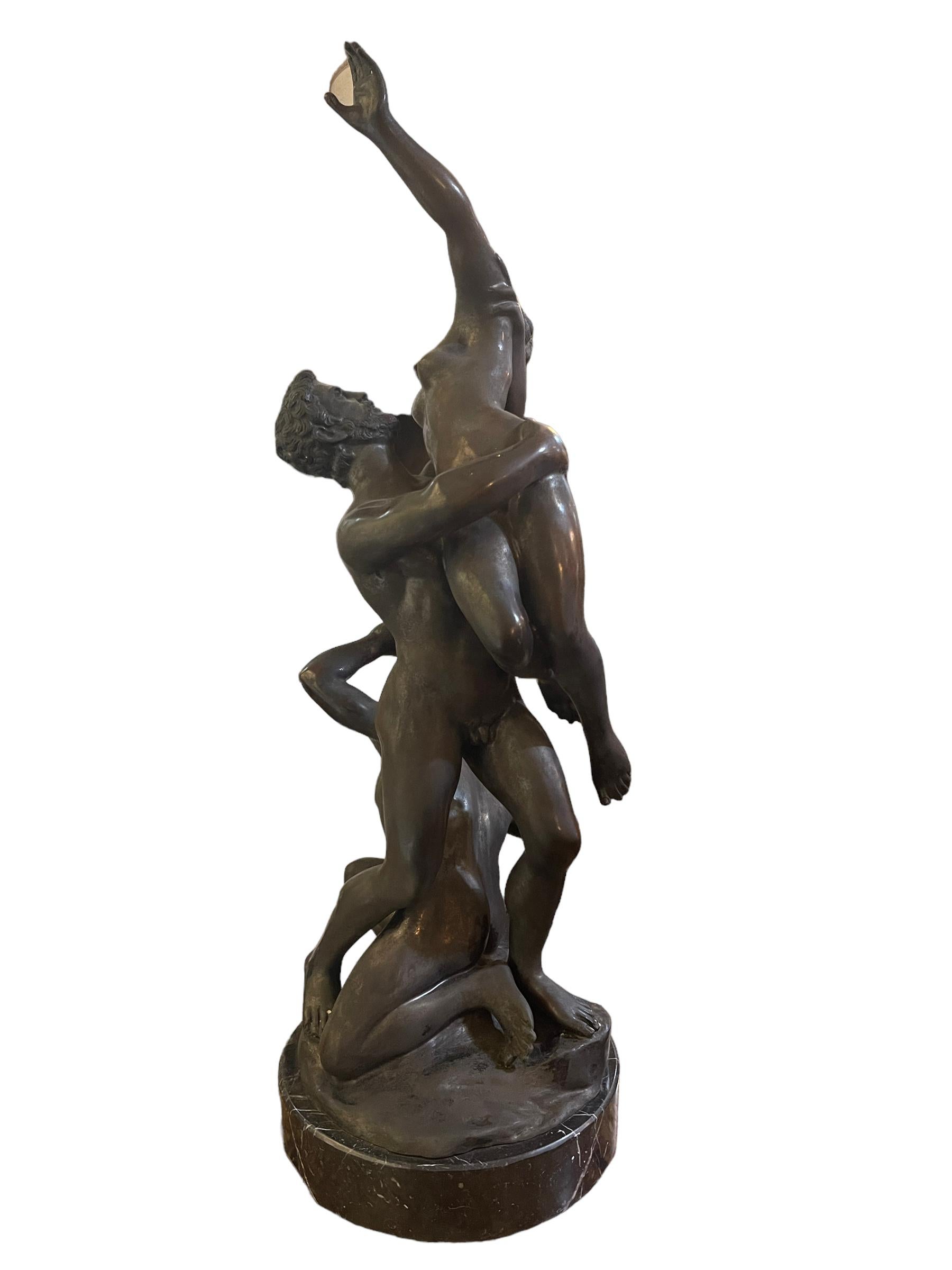 Bronze sculpture, 20th century, rape of the Sabine women
Bronze sculpture on a marble base, it reproduces the Rape of the Sabine Women by Giambologna.
Dimensions excluding base: diameter 25 cm, height 77 cm
Good condition as from picture