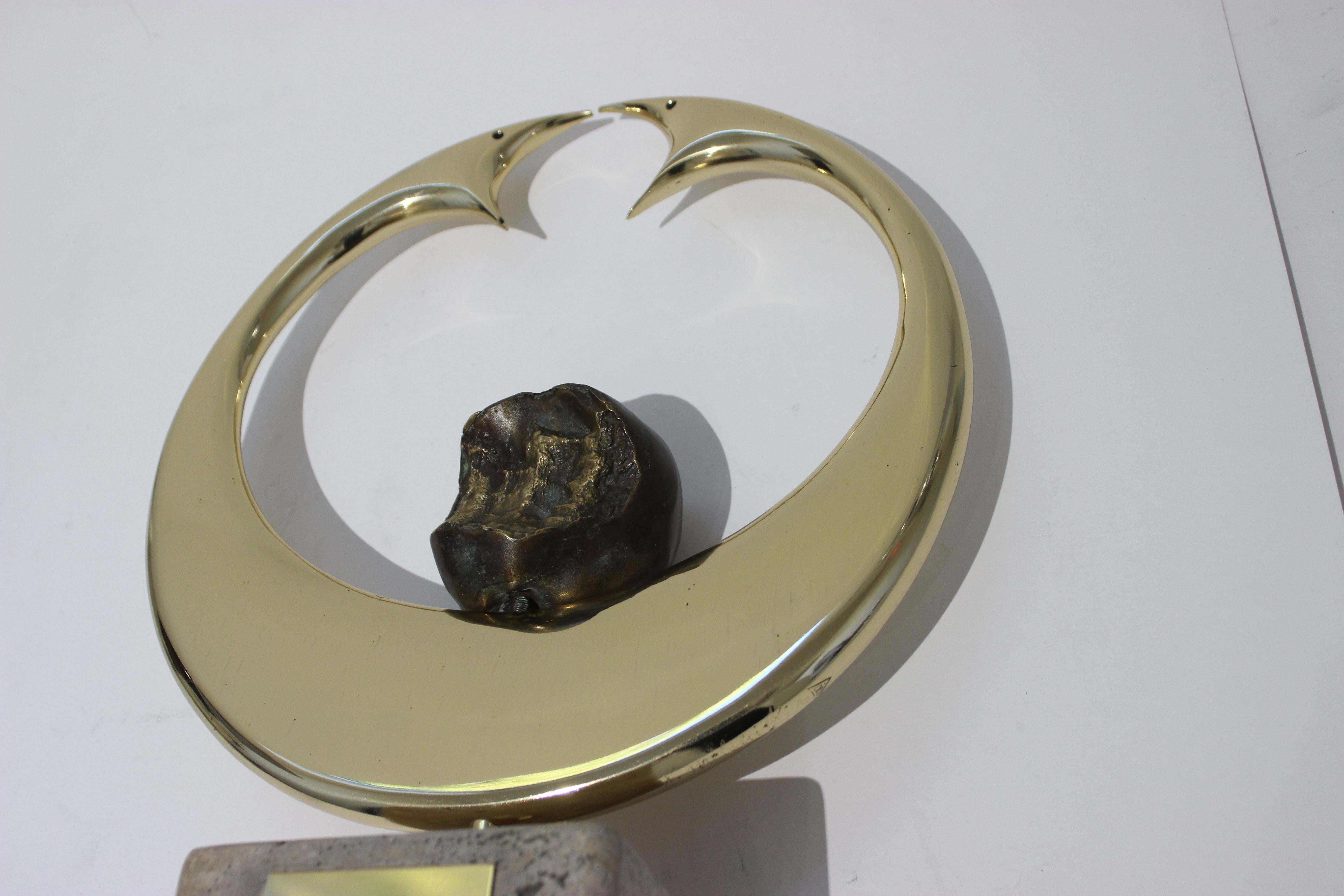 Scultura in bronzo intitolata 