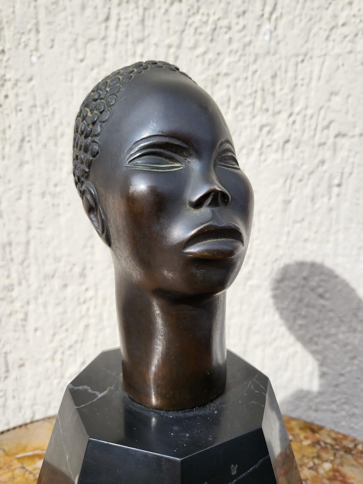 Bronze Sculpture, African Head, On Base, 20th Century For Sale 7
