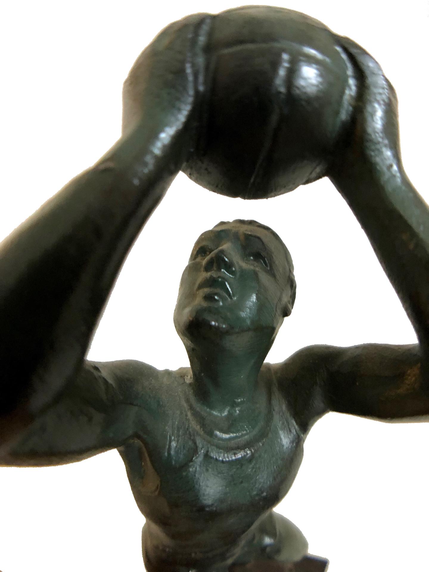 Bronze Sculpture Basketball Sportsman, Art Deco, France, 1930s In Fair Condition In Ulm, DE