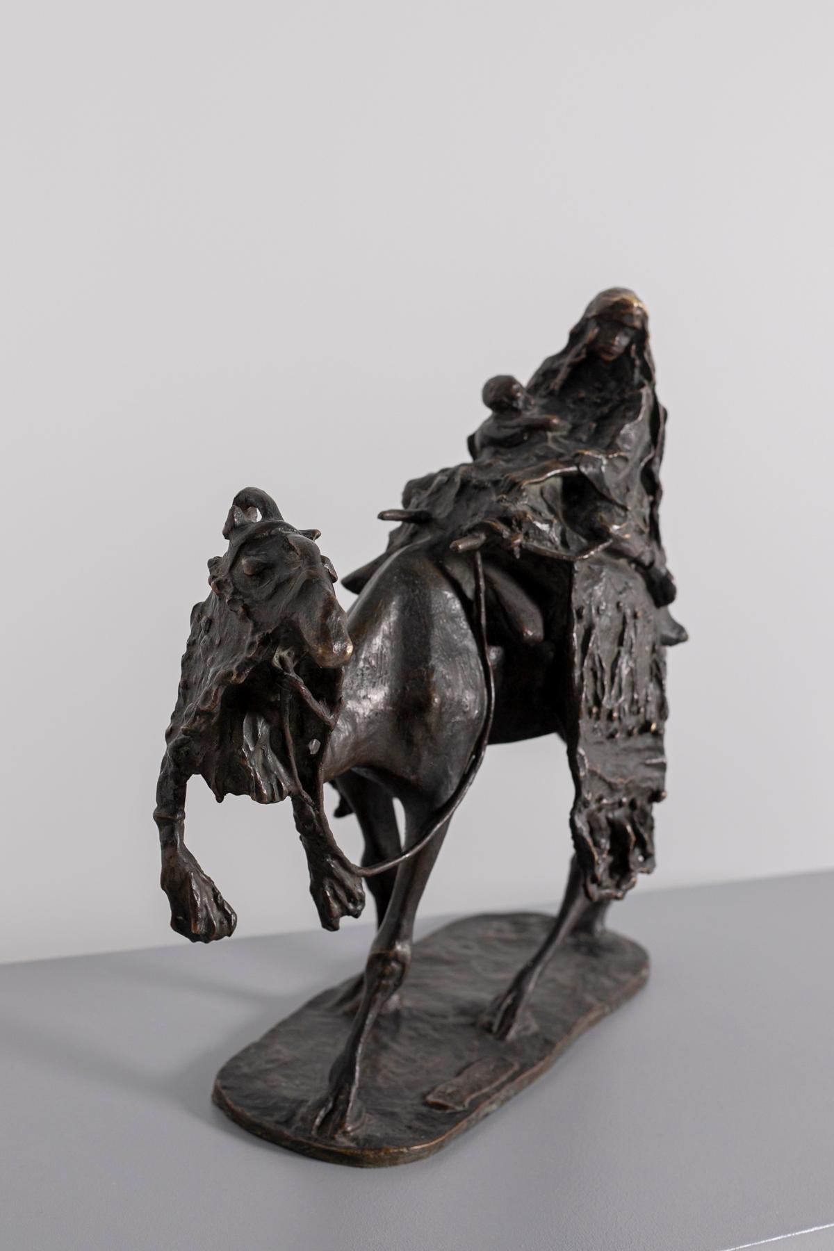 The sculpture depicts a woman and her child on a camel. Totally made of bronze and marble base where you can see the artist's signature. This work presents the main characteristics of an impressionist sculptor, this is a unique piece perfect as a