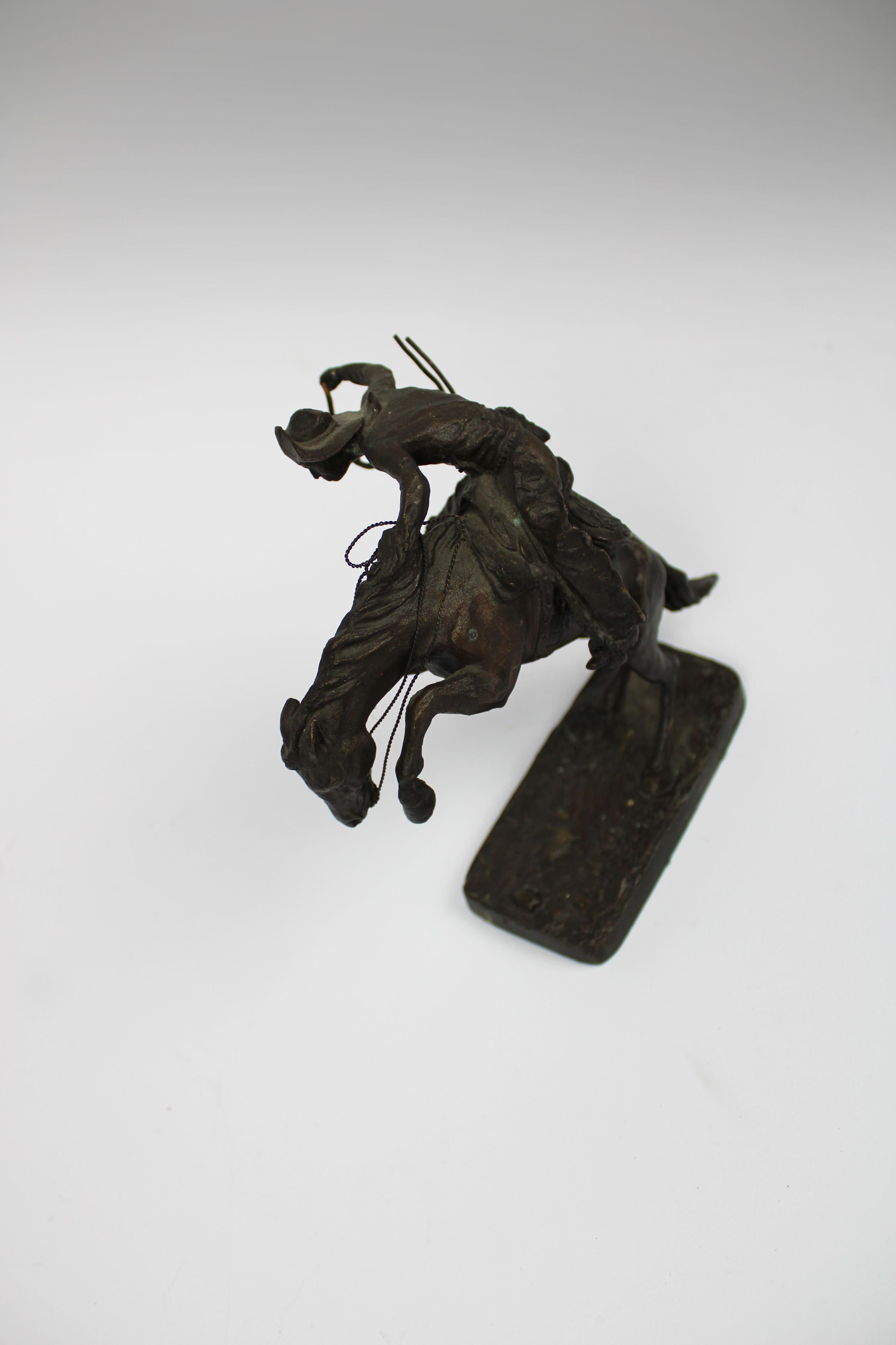 Bronze Sculpture Broncho Buster Cowboy After Frederic Remington 20th Century USA In Good Condition For Sale In Antwerpen, BE