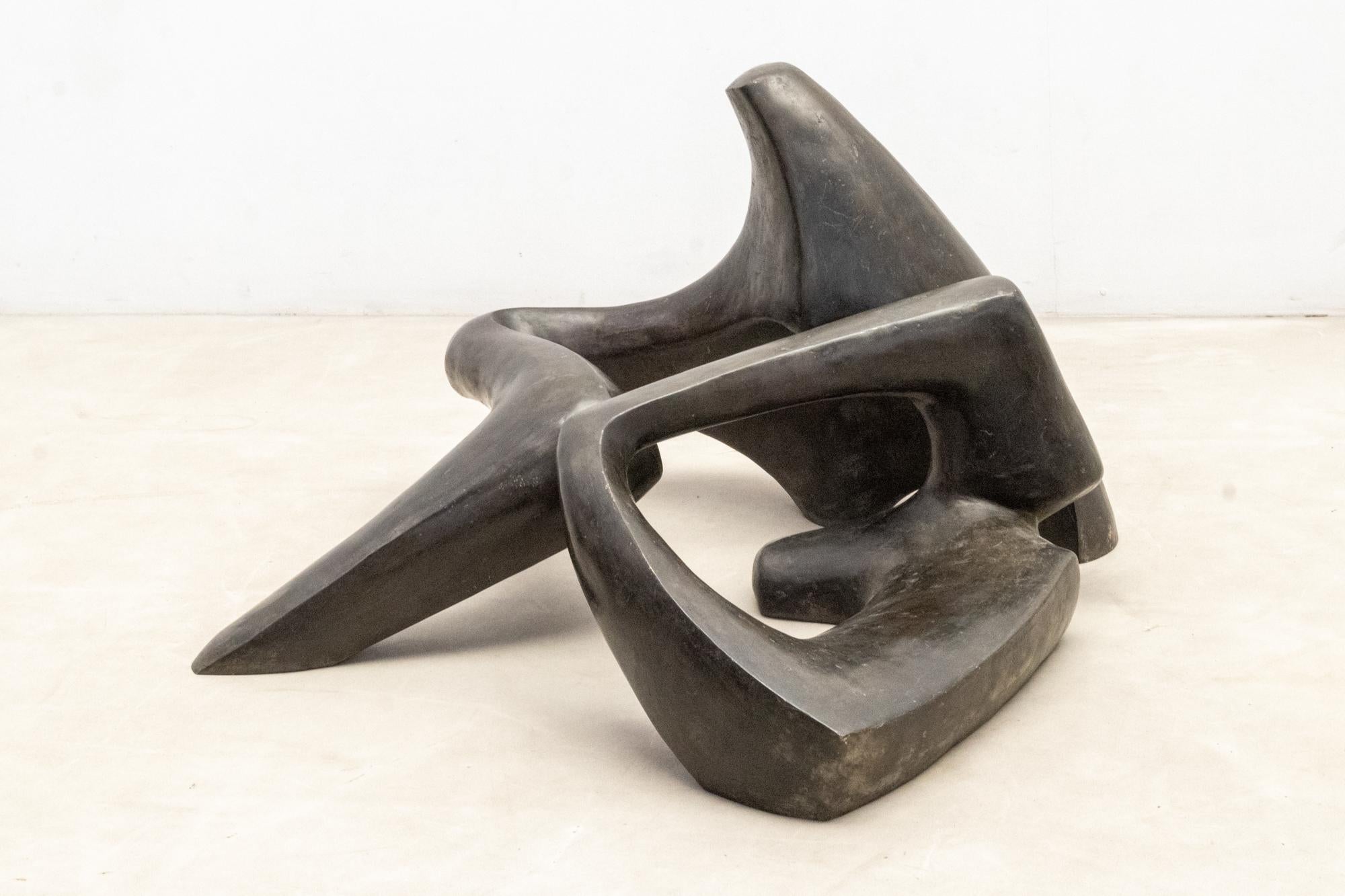André Delessert (1923-2010), a distinguished Swiss sculptor and mathematician of the 20th century, crafted this abstract bronze sculpture to bear witness to his profound affiliation with the realm of abstraction. 
Partitioned into two distinct