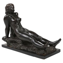 Escultura de bronce de Gerhard Henning - "Niña sentada con las piernas extendidas"