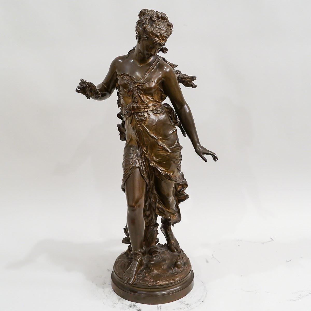 Sculpture en bronze d'Hippolyte Moreau, 1900.

Sculpture en bronze patiné d'Hippolyte Moreau, vers 1900, Art nouveau.
H : 70cm, D : 27cm