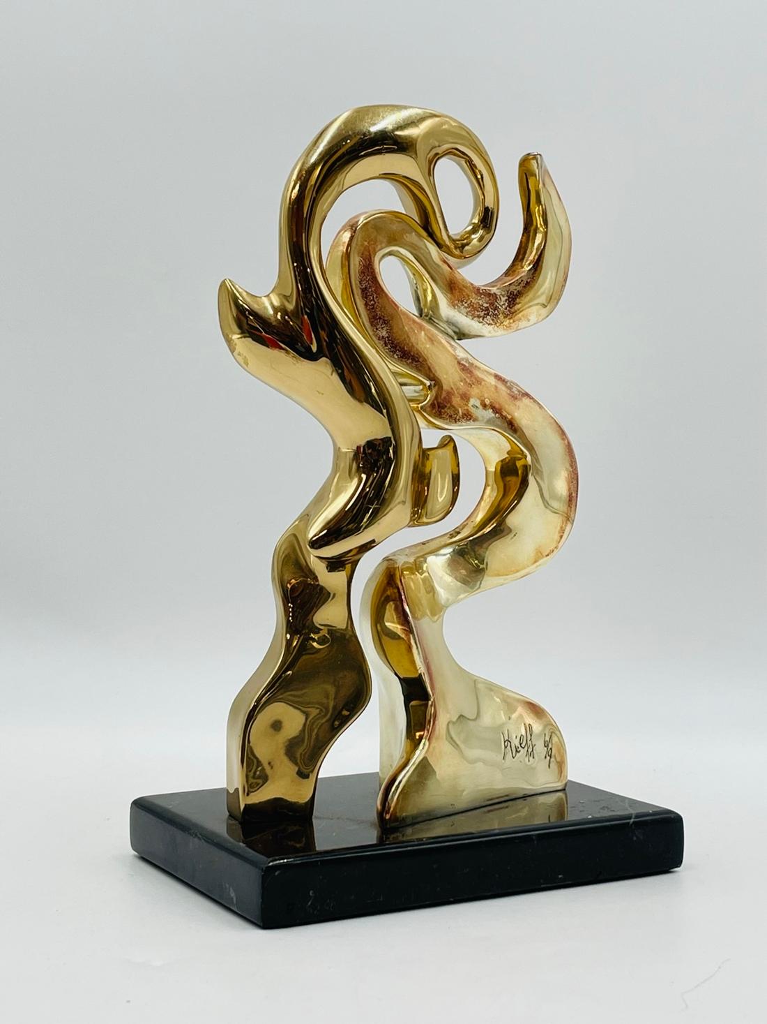 Die Bronzeskulptur von Kieff Grediaga ist ein atemberaubendes Kunstwerk, das Ihr Zuhause oder Ihr Büro aufwerten wird. Diese exquisite Skulptur zeigt zwei miteinander verbundene Linien, die sich wunderschön verflechten und ein Gefühl von Bewegung