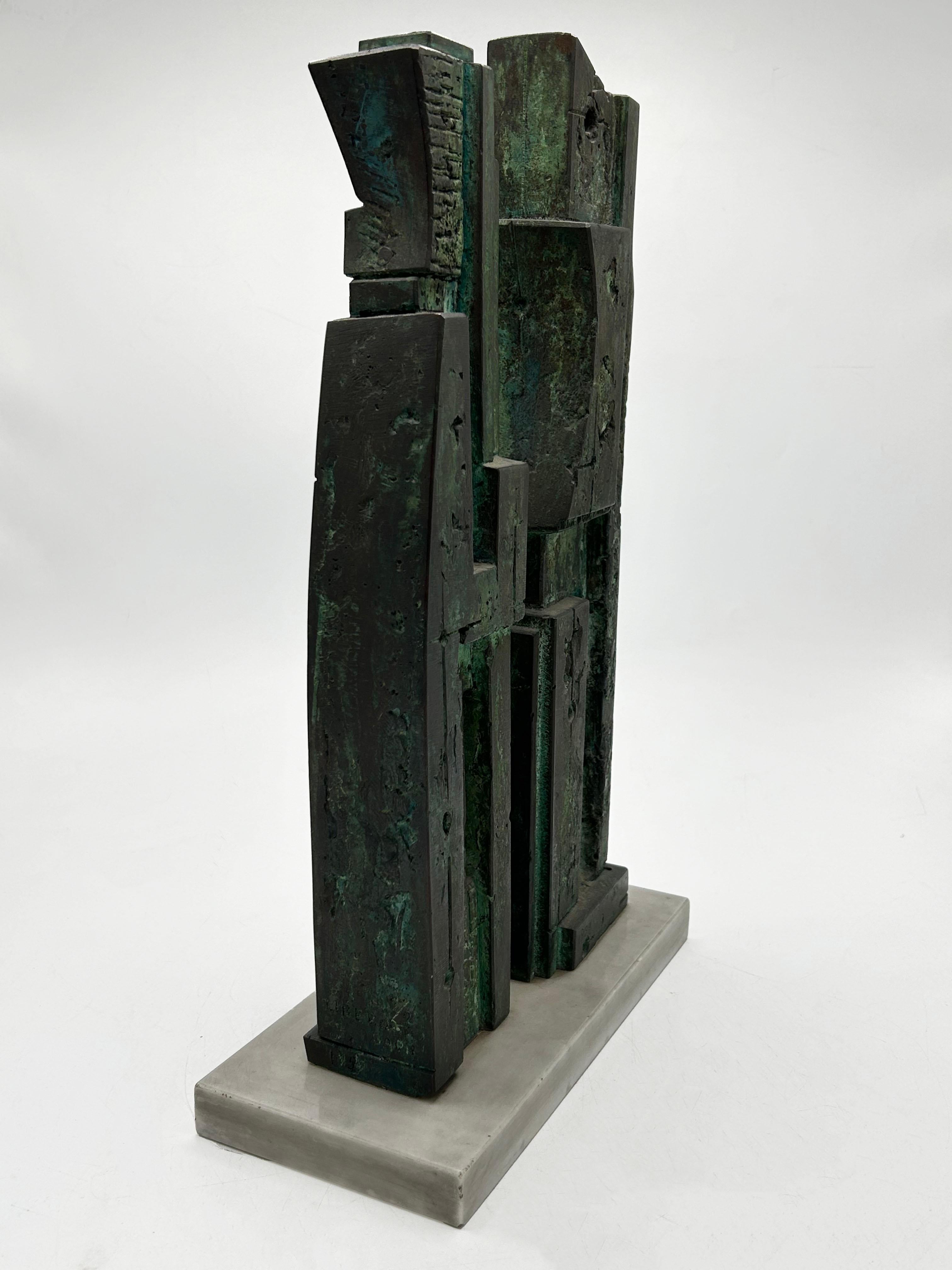 Scultura in bronzo di Líbero Badii, Figura astratta
Un'autentica scultura del maestro italo-argentino Líbero Badii (1916-2001). Badii, figura emblematica dell'arte argentina del XX secolo, combinava un'arte classica appresa nel laboratorio di marmo