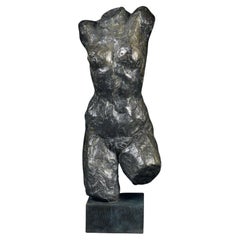 Escultura de bronce de Marguerite Lavriller-Cossaceanu, Busto de mujer, 1945-1946