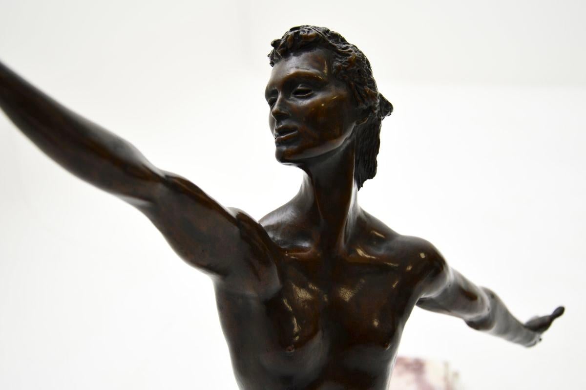 XXI secolo e contemporaneo Scultura in bronzo di Tom Merrifield, intitolata: Sebastian in vendita