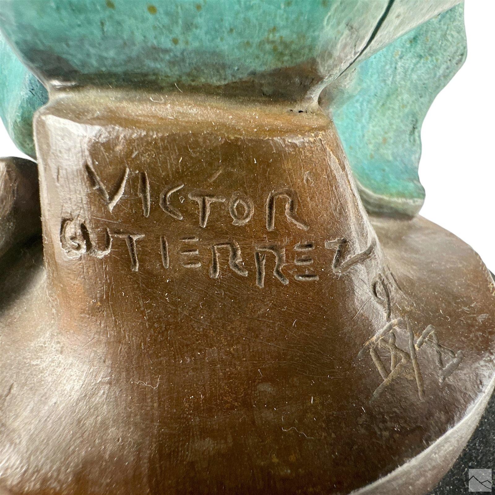 Bronzeskulptur von Victor Gutierrez, signiert, datiert 94 und Nummer 9/10, Bronzeskulptur im Angebot 1