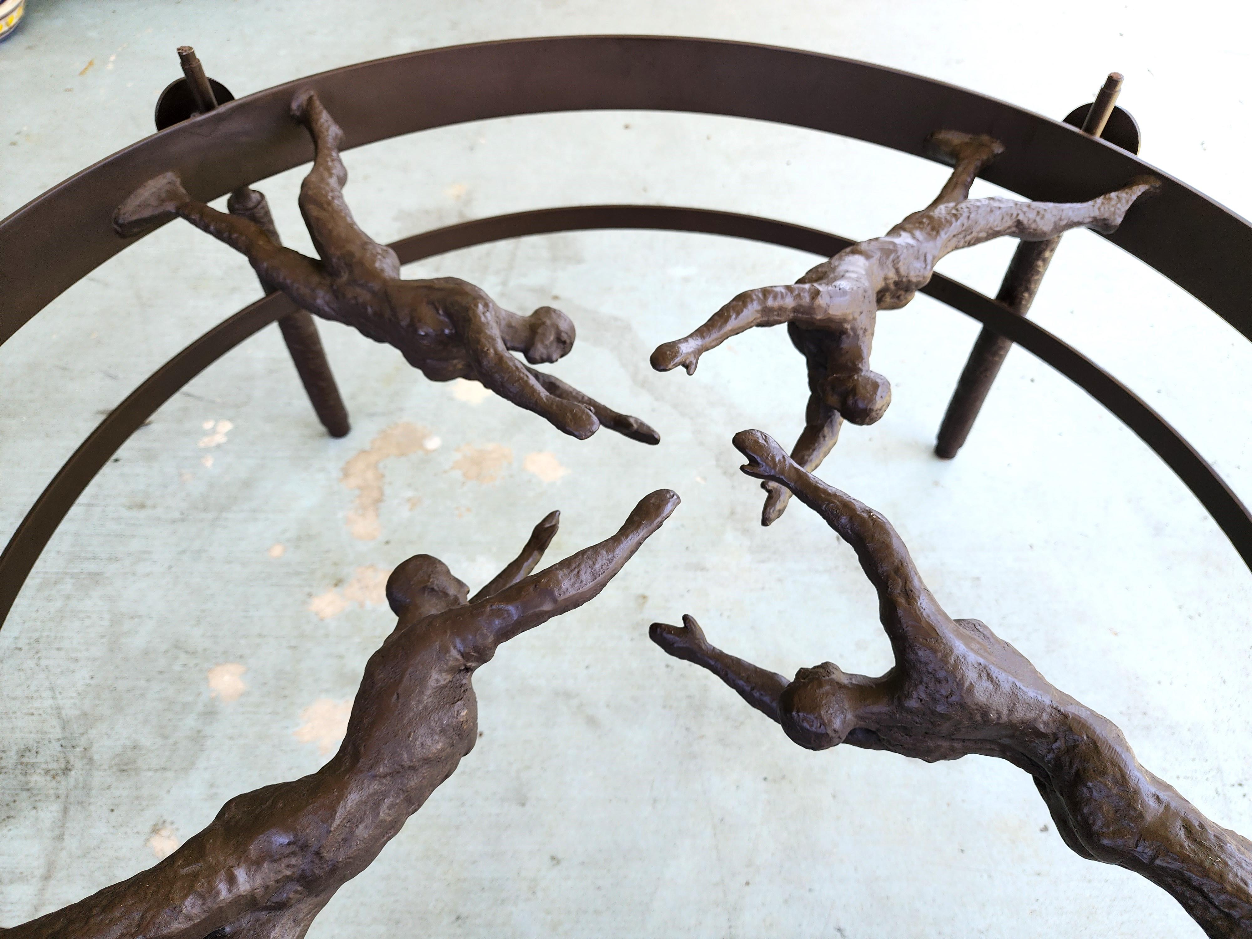 20ième siècle Table basse en sculpture de bronze représentant des femmes semi-nues en vente