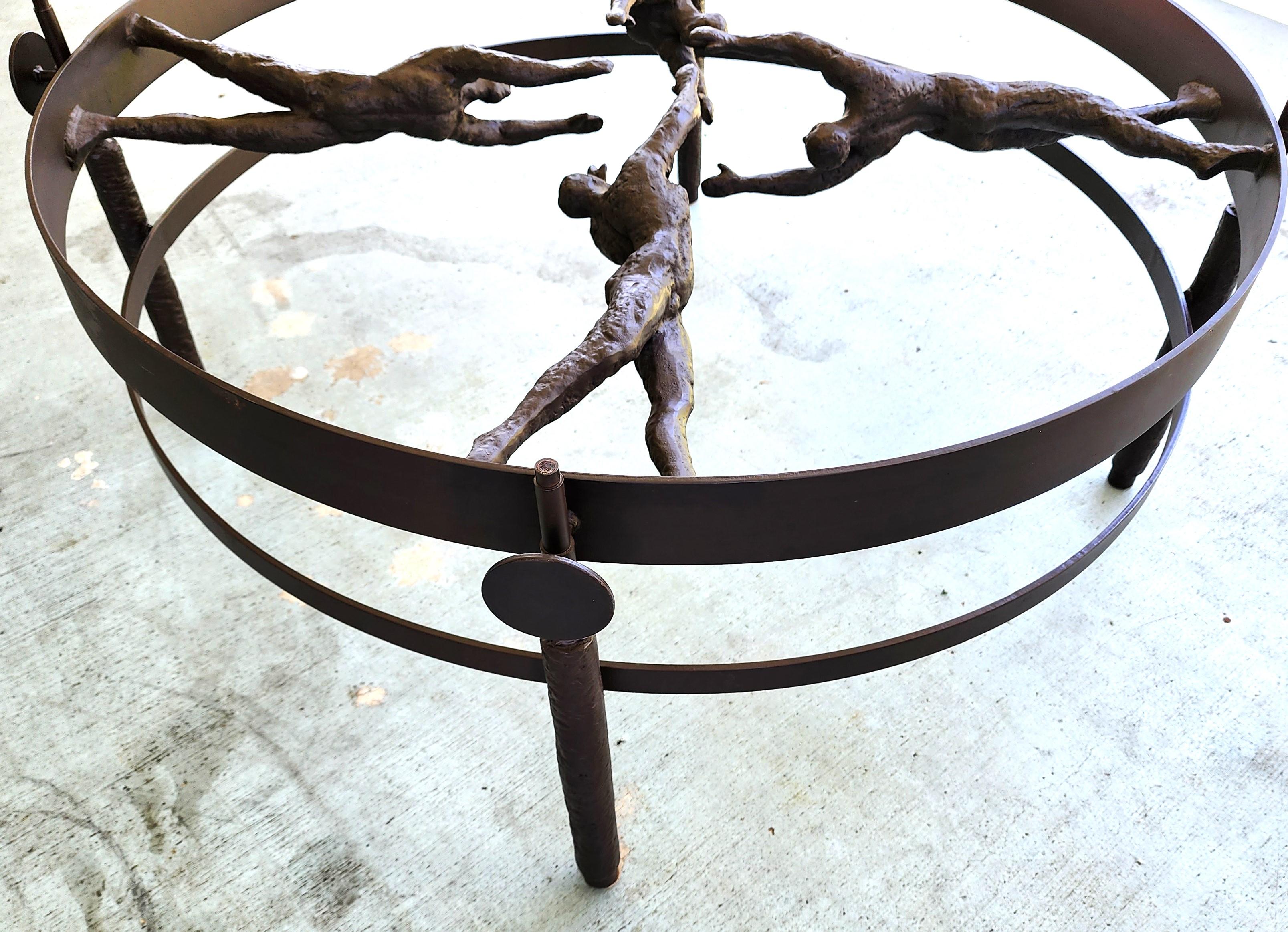 Bronze-Skulptur Couchtisch von halbnackten Frauen im Angebot 1