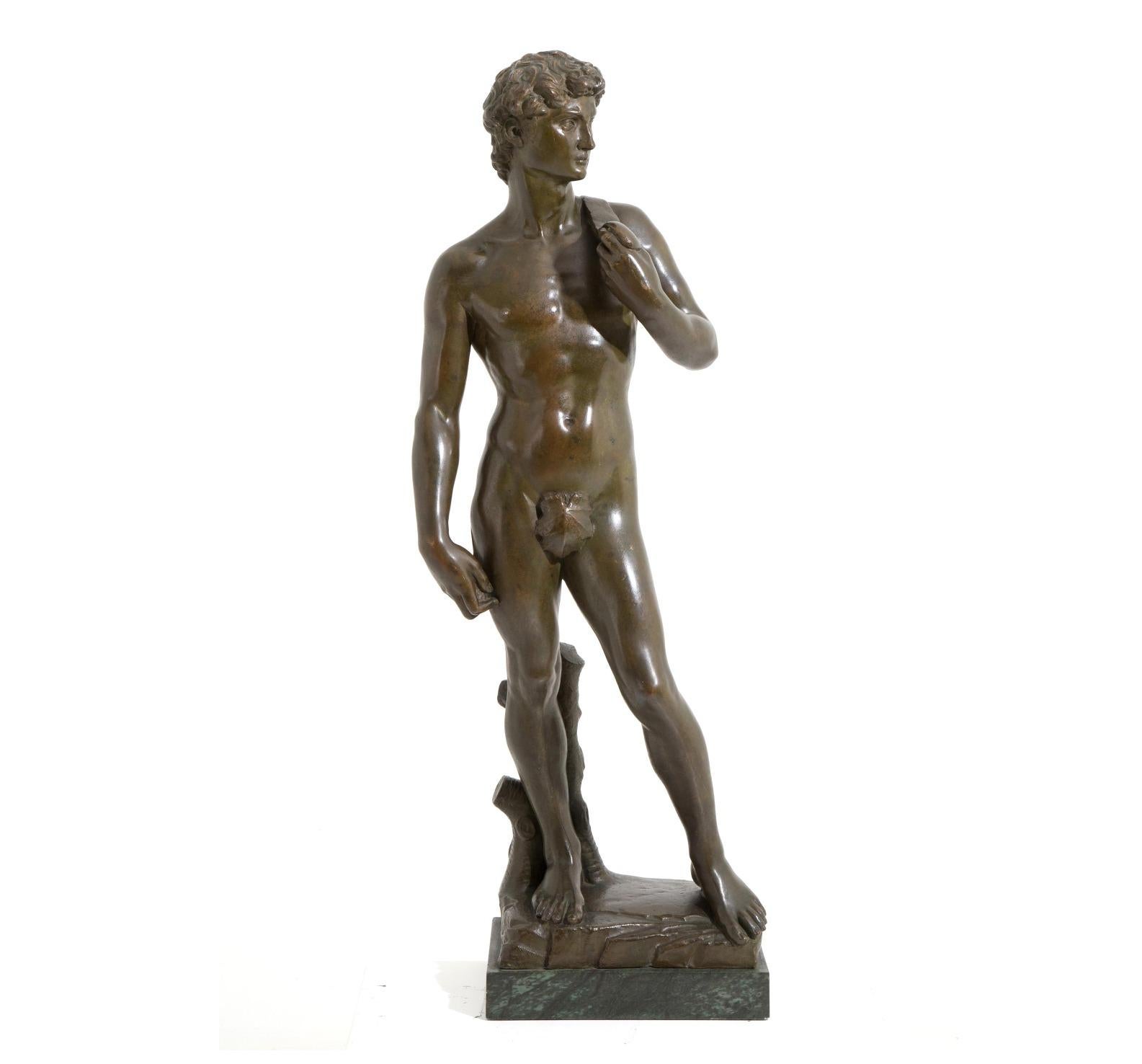 Sculpture en bronze représentant « DAVID ».  Base en marbre vert  Fin du XIXe siècle.  en vente 1