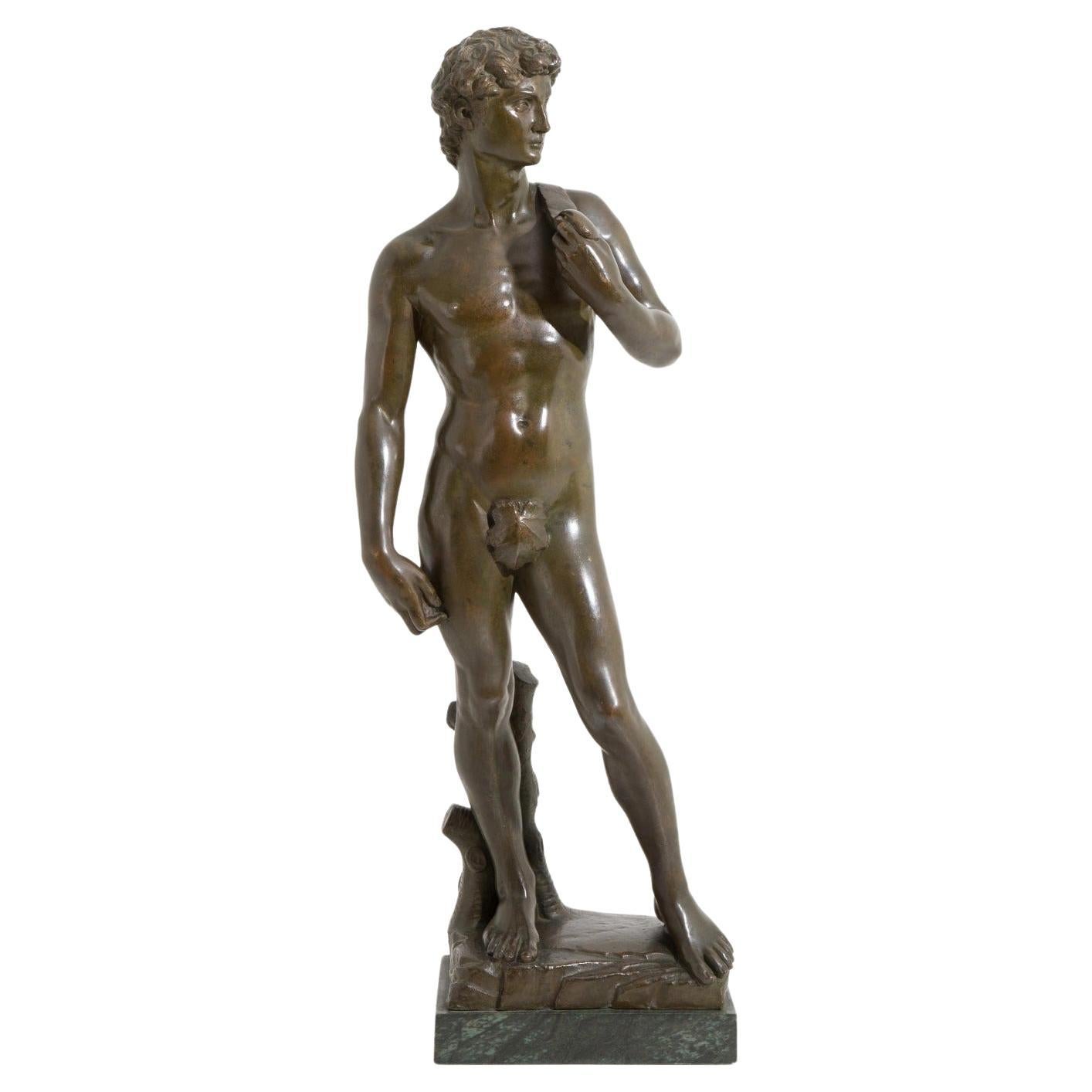 Sculpture en bronze représentant « DAVID ».  Base en marbre vert  Fin du XIXe siècle. 