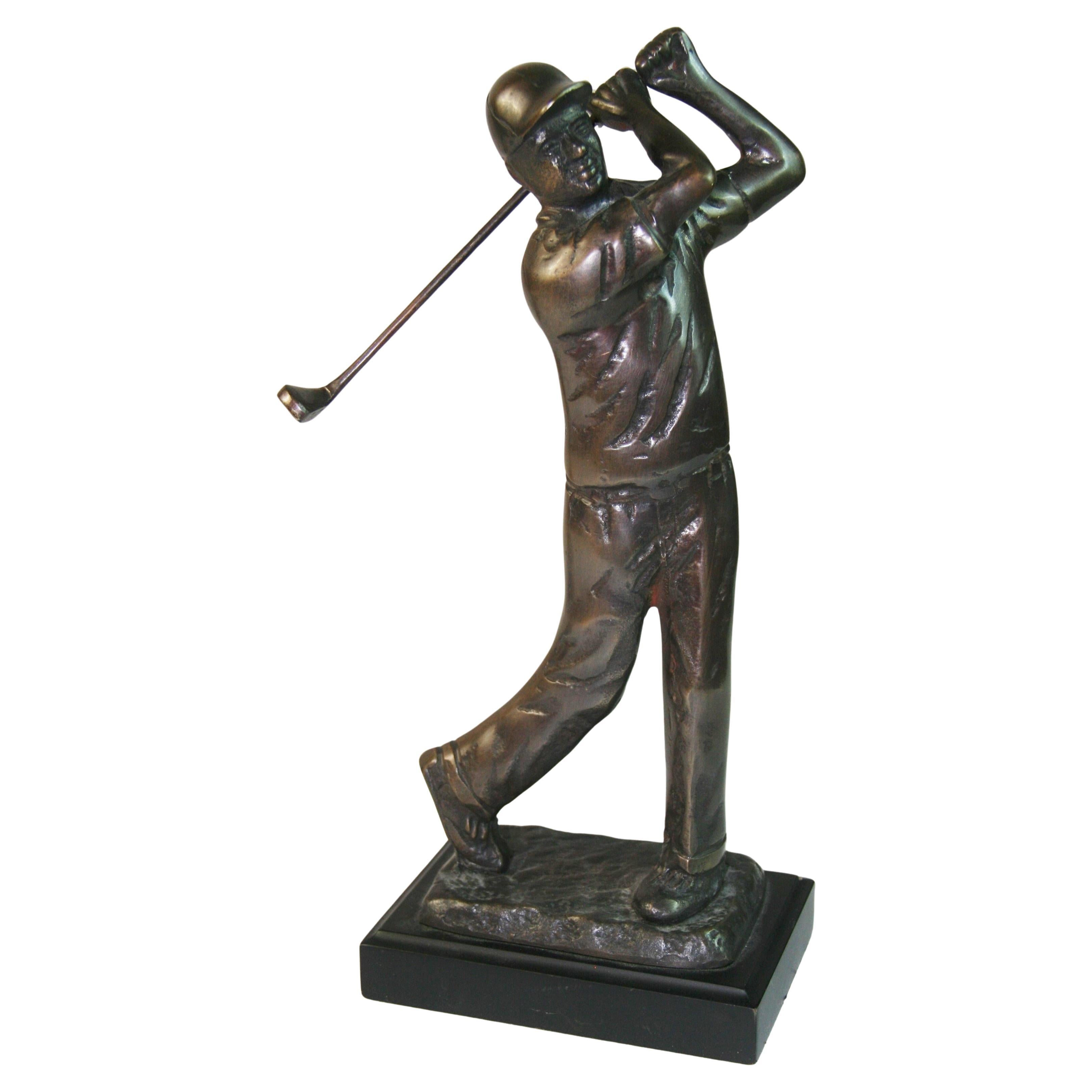 Bronzeskulptur eines Golfers, Darstellung eines spielenden Golfers #2