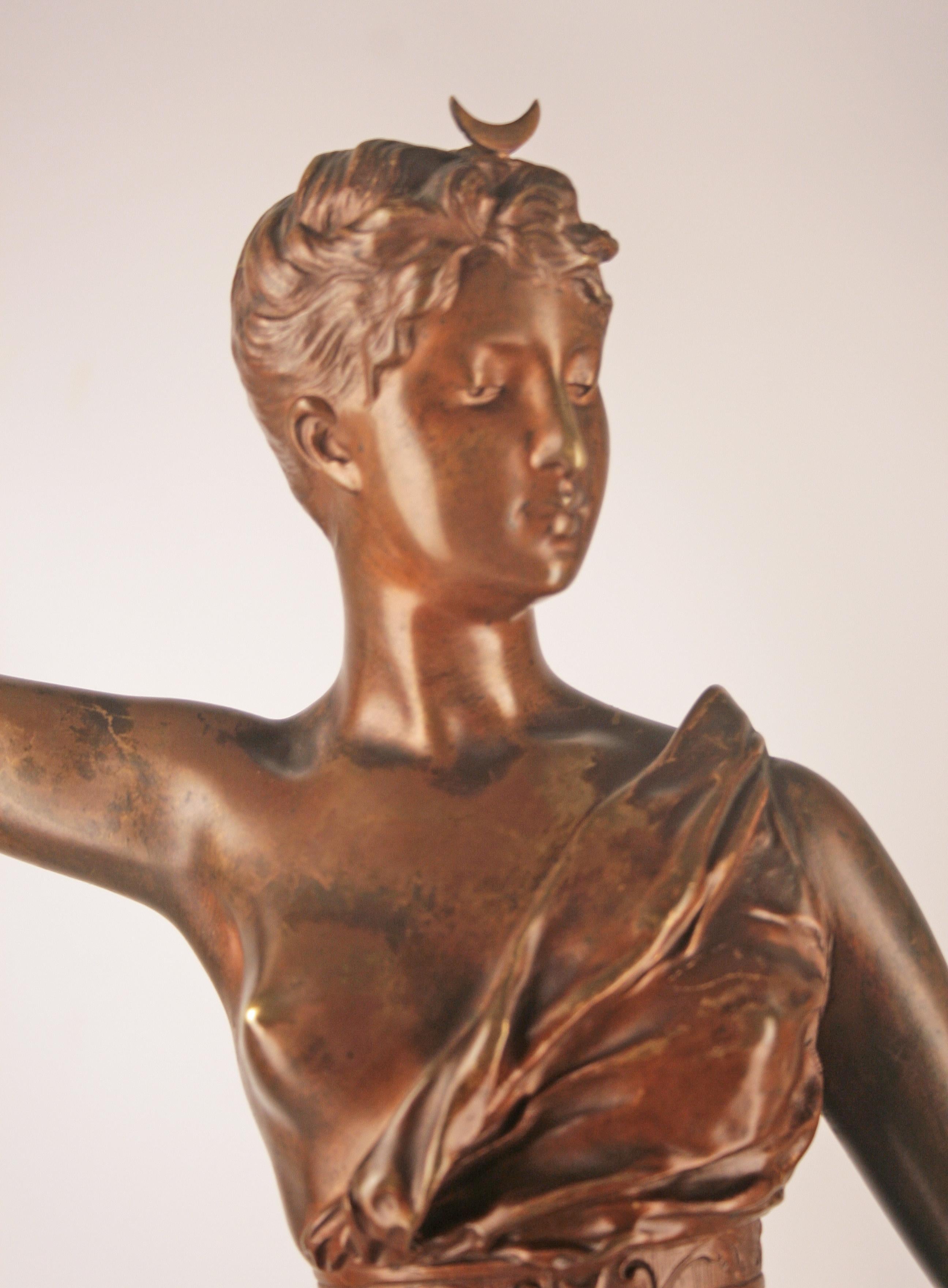 Bronze sculpture Diana the huntress In Good Condition In Buenos Aires, Argentina