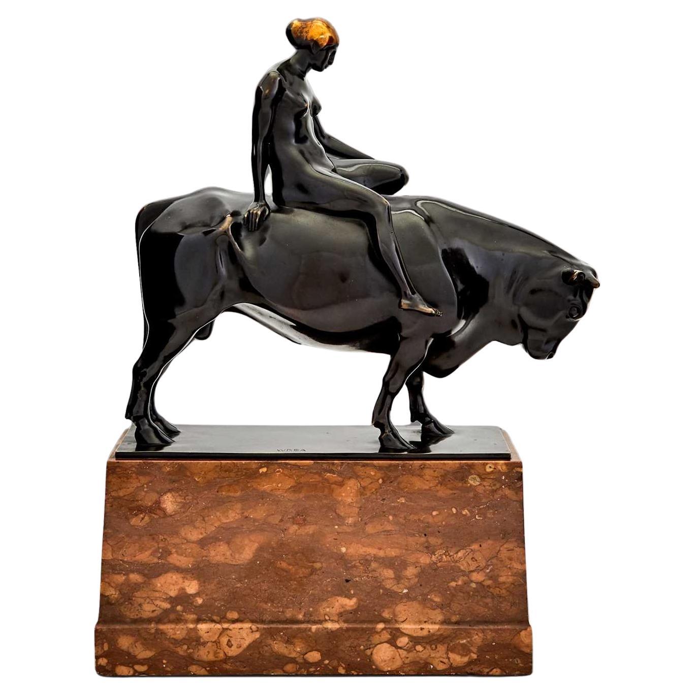 Sculpture en bronze « Europe et le taureau » de Georg Wrba