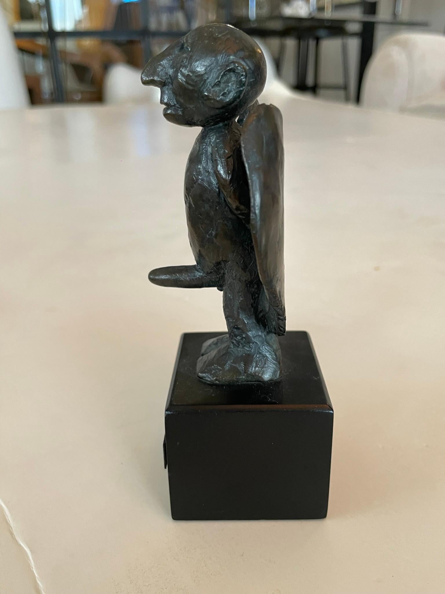 Bronzeskulptur „Fallen Angel“ aus Bronze auf Holzbass, Frankreich, 1940er Jahre (Expressionismus) im Angebot