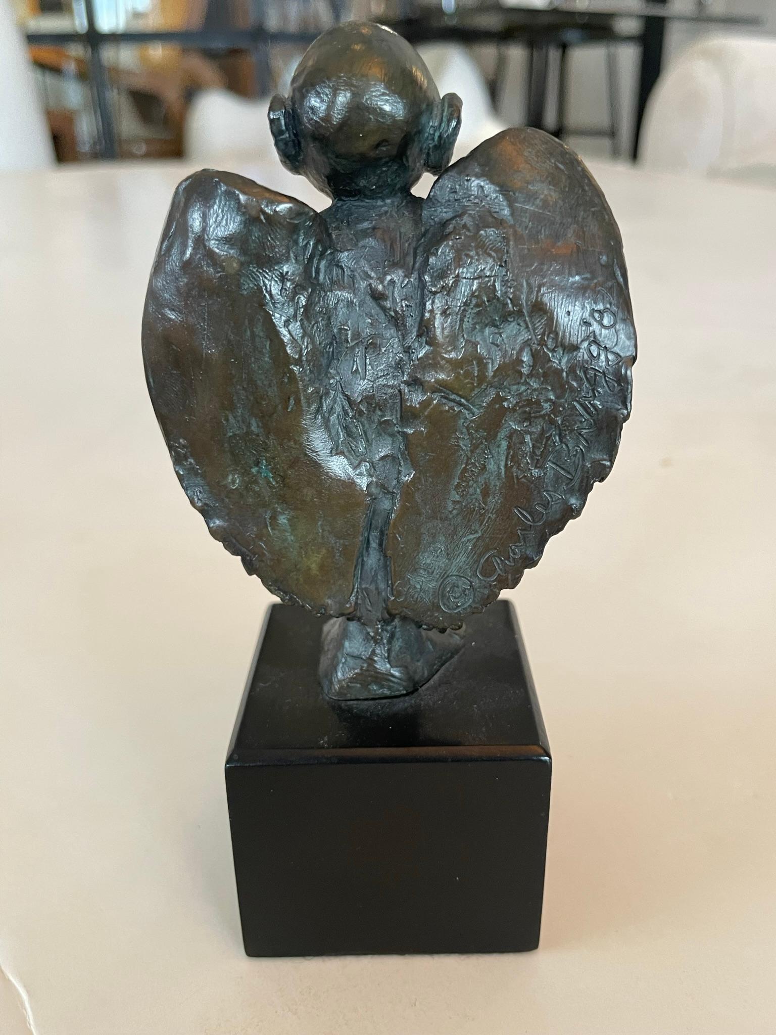 Bronzeskulptur „Fallen Angel“ aus Bronze auf Holzbass, Frankreich, 1940er Jahre (Französisch) im Angebot