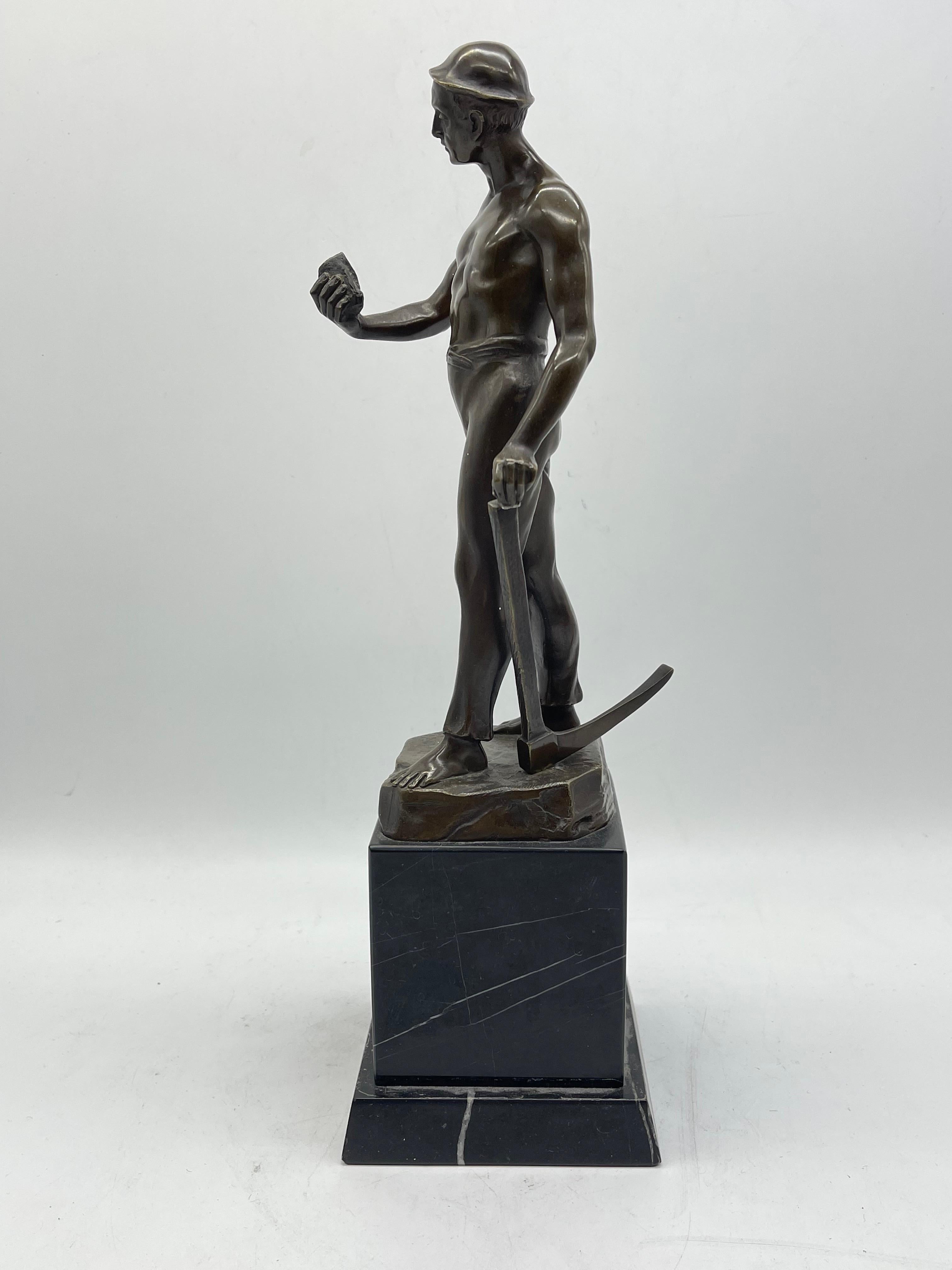 Bronze Sculpture / Figure Miners 

On Black marble base -  probably from Germany

The condition can be seen in the pictures.