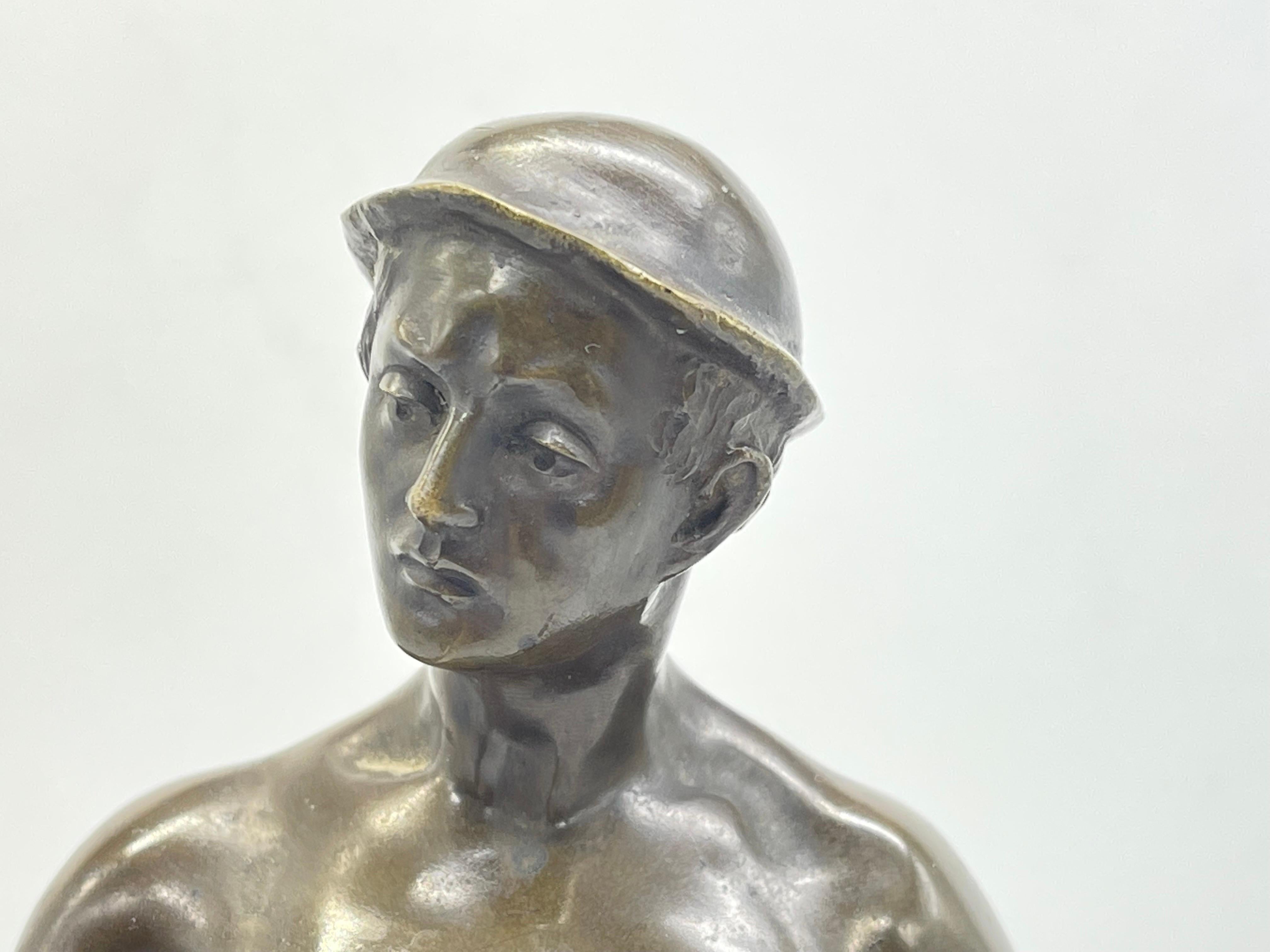 Bronzeskulptur / Figur Miner auf Marmorsockel, wahrscheinlich Deutschland im Angebot 3