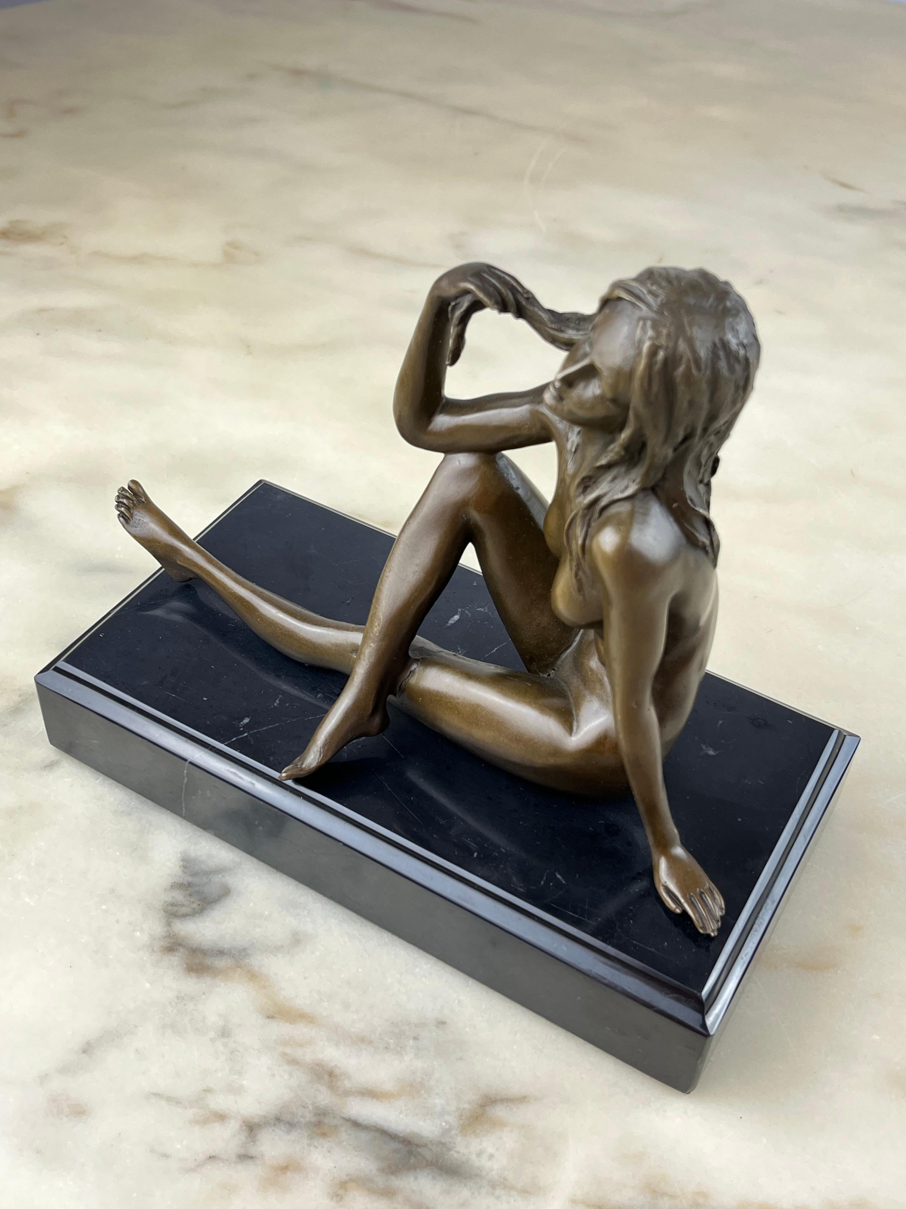 Late 20th Century Bronze Sculpture, Figure of a Woman, Italy, 1980
