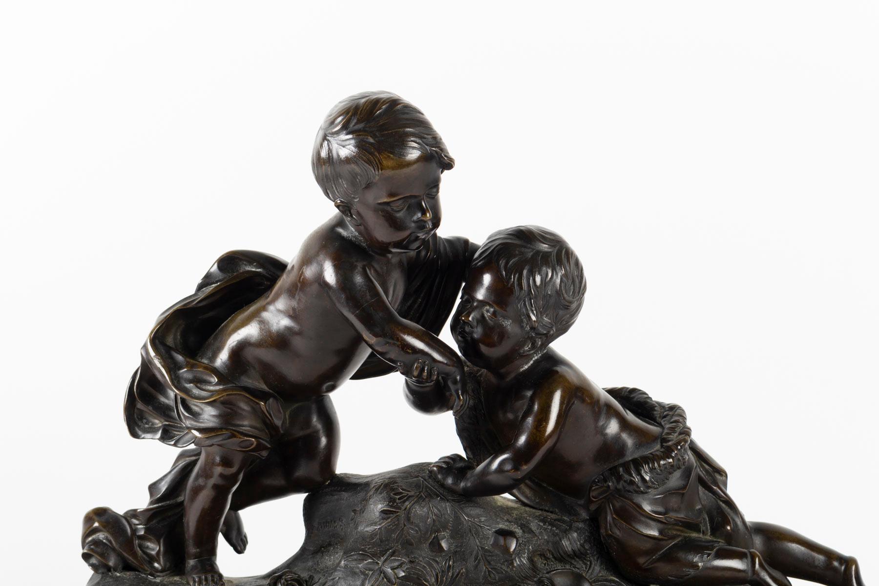 Bronze sculpture from the 18th century, from the Louis XVI period on its original grey and golden bronze marble base
Measures: H 40cm, W 44cm, P 16cm.