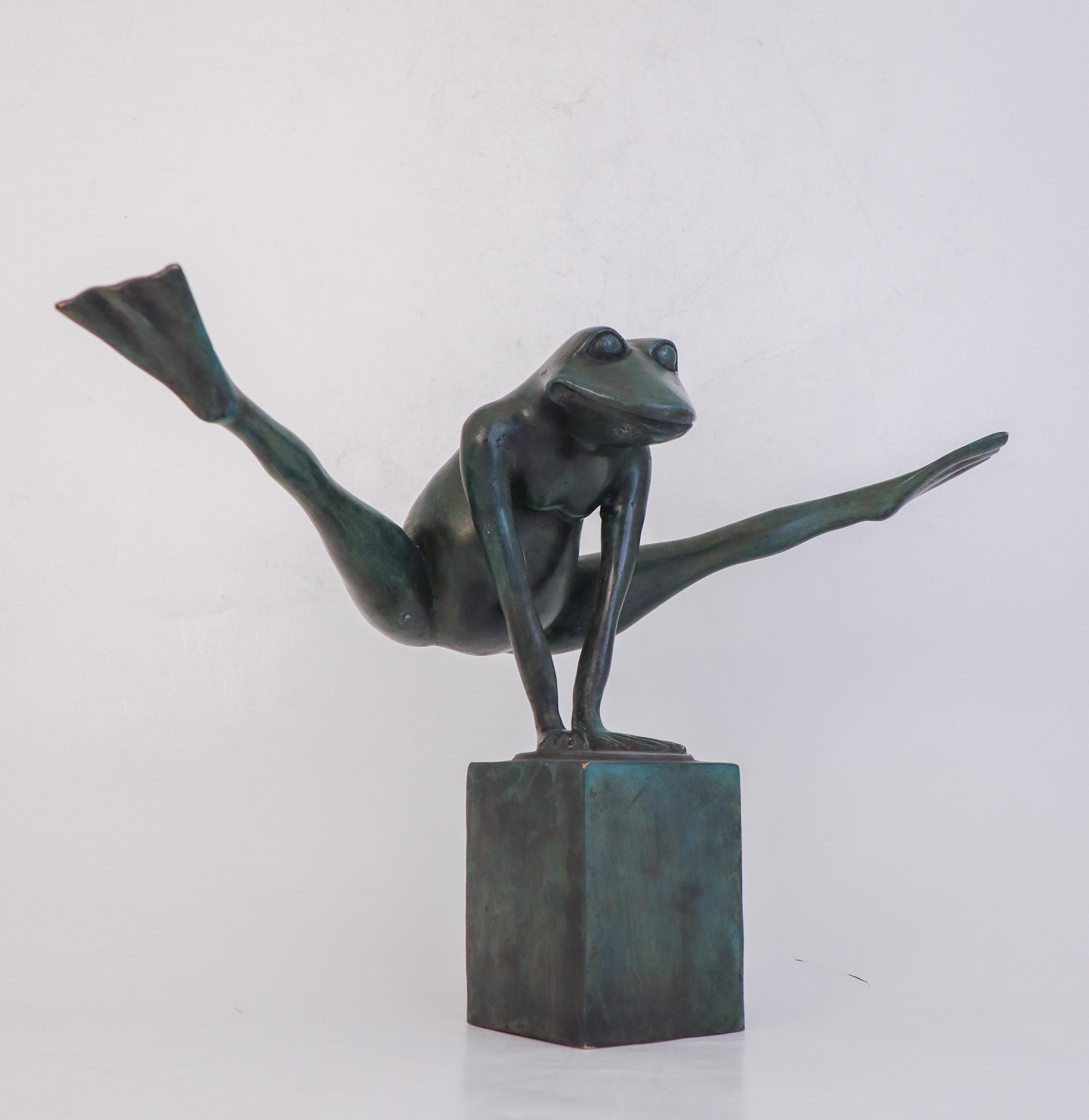 Scandinavo moderno Scultura in bronzo - Rana verde saltellante in vendita