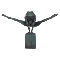 Bronzeskulptur aus Bronze – Grüner springender Frosch