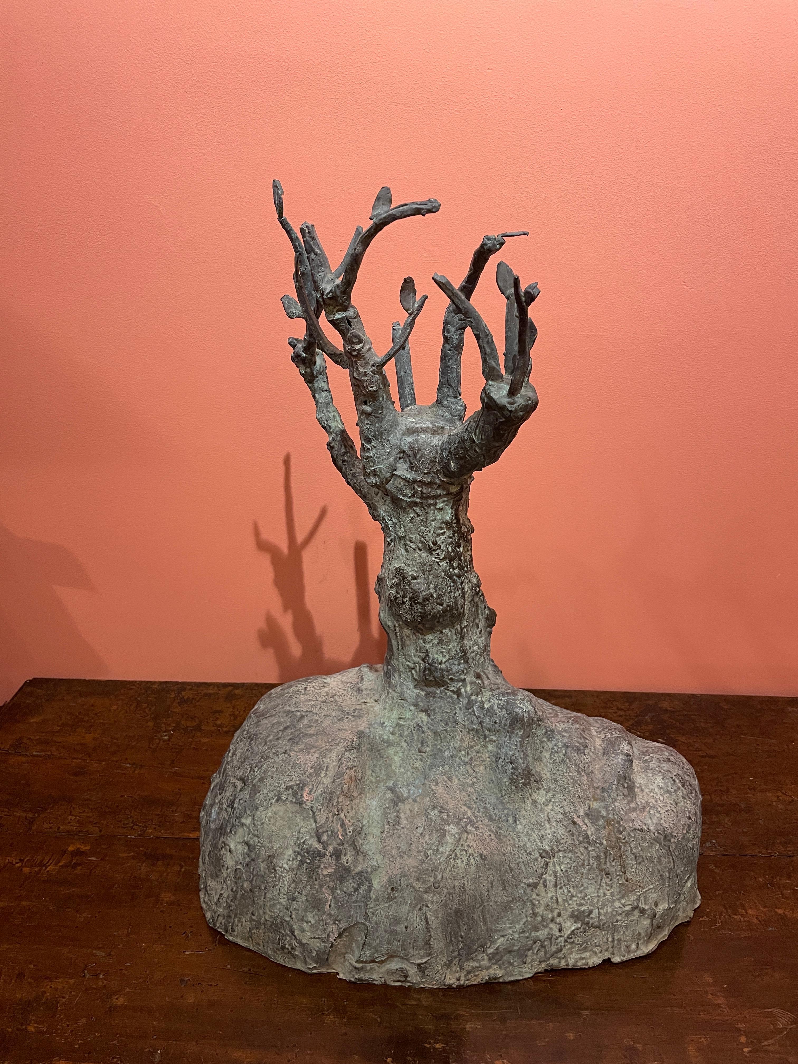 Bronze sculpture with green patina, signed.
Ivan Tilev, born in 1969 in Stara Zagora, Bulgaria, lives and works in Paris since 1991, moved to Provins in 2002.

1983-1988. Diploma from the National School of Decorative Arts in Sofia,