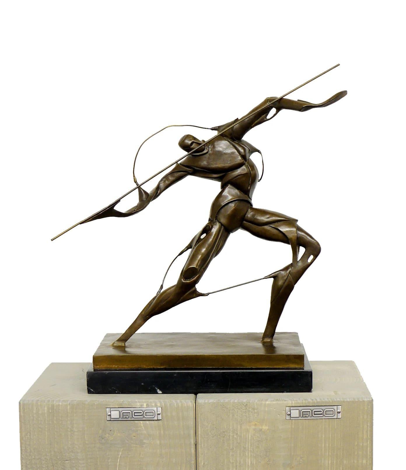 Escultura de bronce al gusto de Umberto Boccioni Patinado en venta