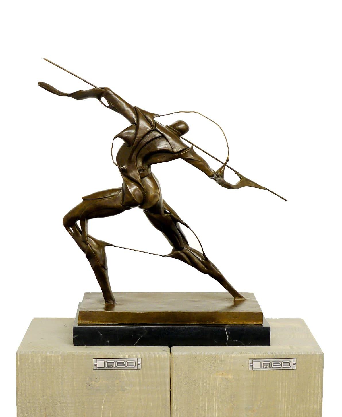 Escultura de bronce al gusto de Umberto Boccioni siglo XX en venta