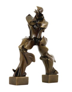 Escultura de bronce a la manera de Umberto Boccioni