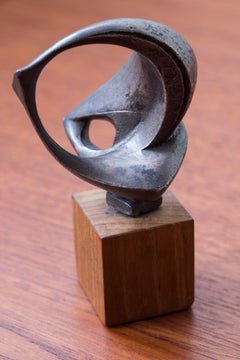 Escultura de bronce "Kosmiskt Rum" de Bengt Amundin Suecia 1955