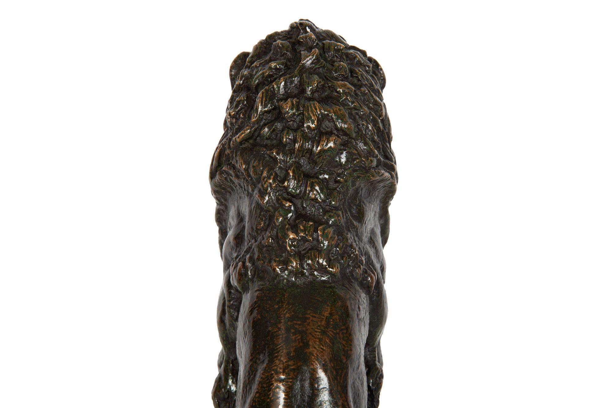Sculpture en bronze Lion Assis n° 2, Antoine-Louis Barye, vers 1880 en vente 3
