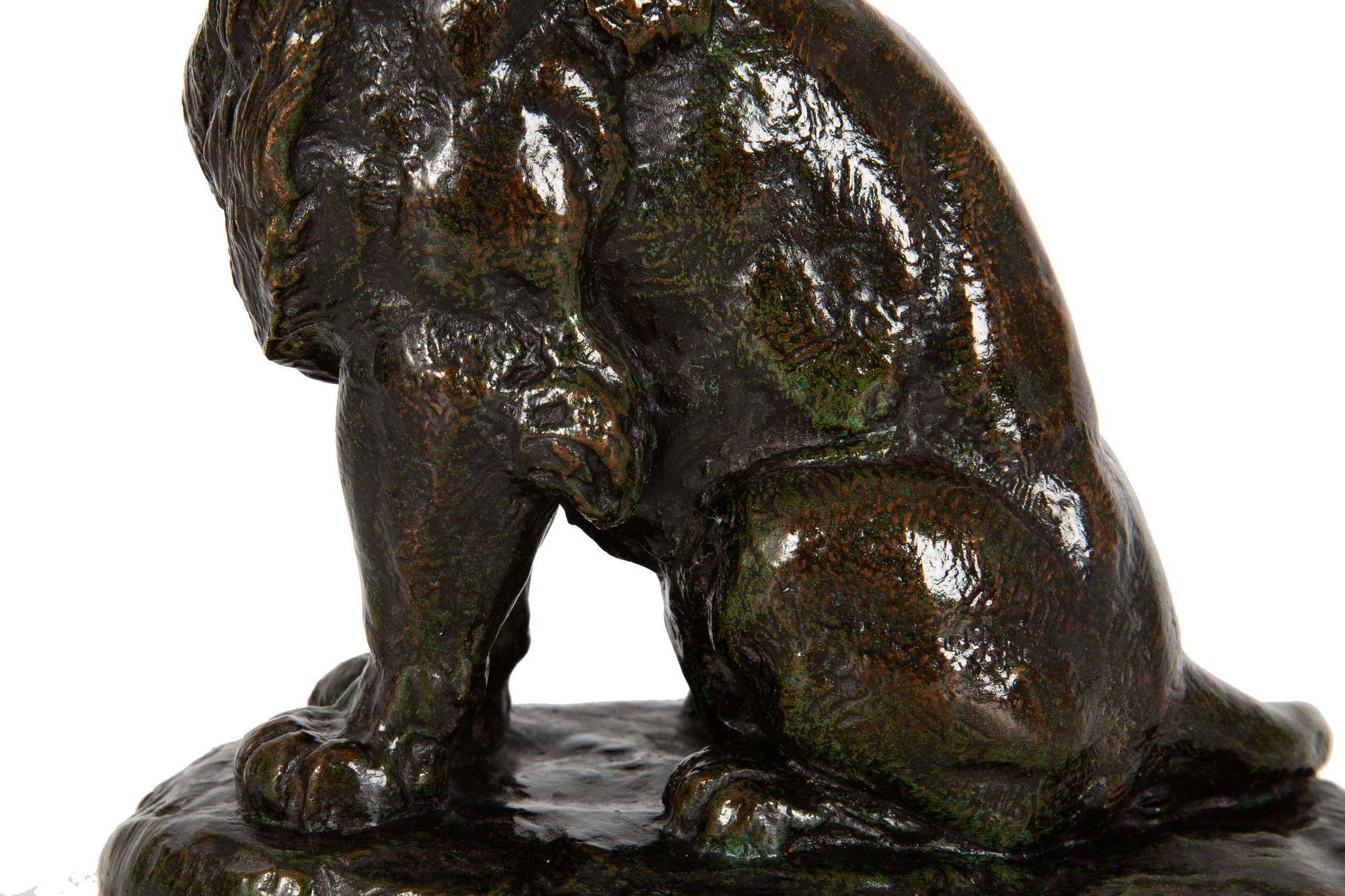 Sculpture en bronze Lion Assis n° 2, Antoine-Louis Barye, vers 1880 en vente 4