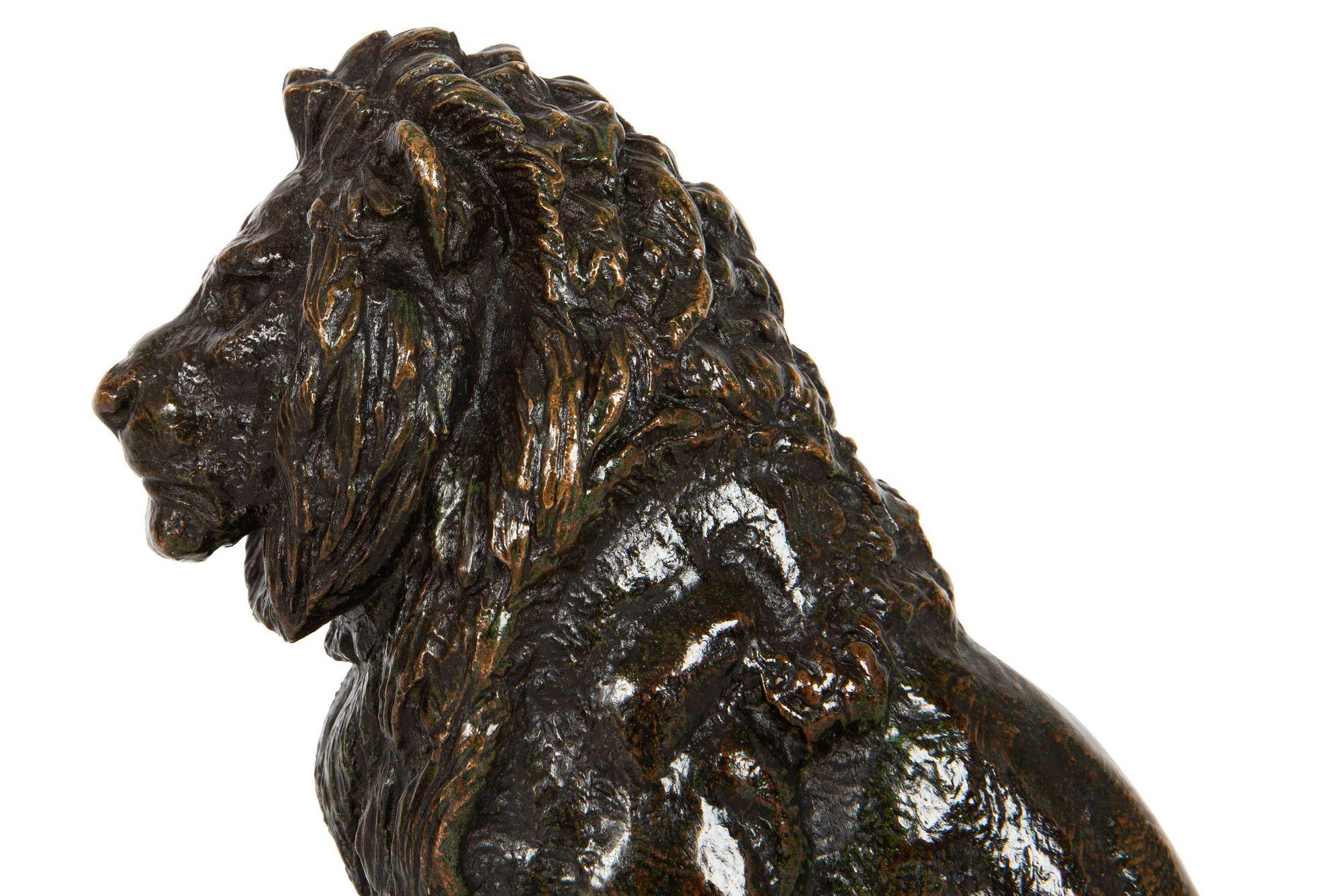 XIXe siècle Sculpture en bronze Lion Assis n° 2, Antoine-Louis Barye, vers 1880 en vente