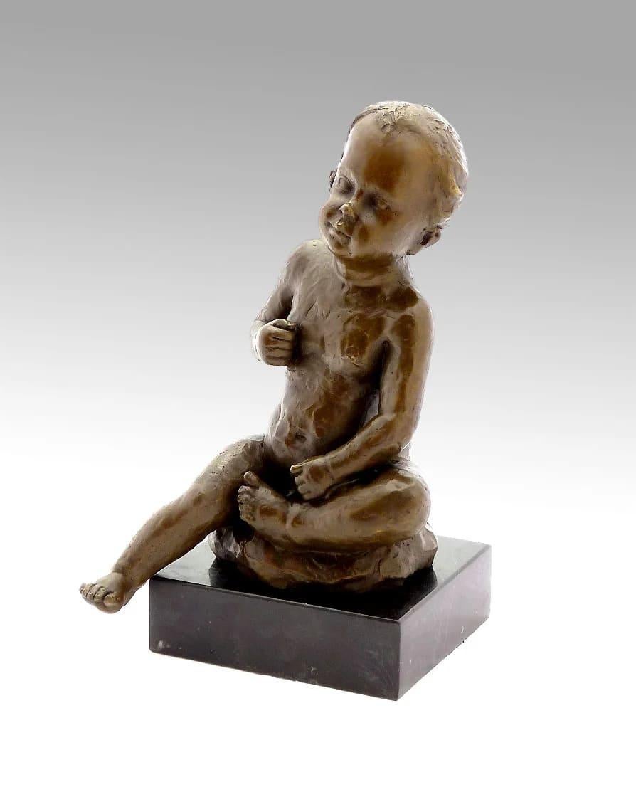Tedesco Scultura in bronzo di un bambino, 1910 in vendita