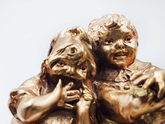 Bronze sculpture "Looking at something" by Juan Clara