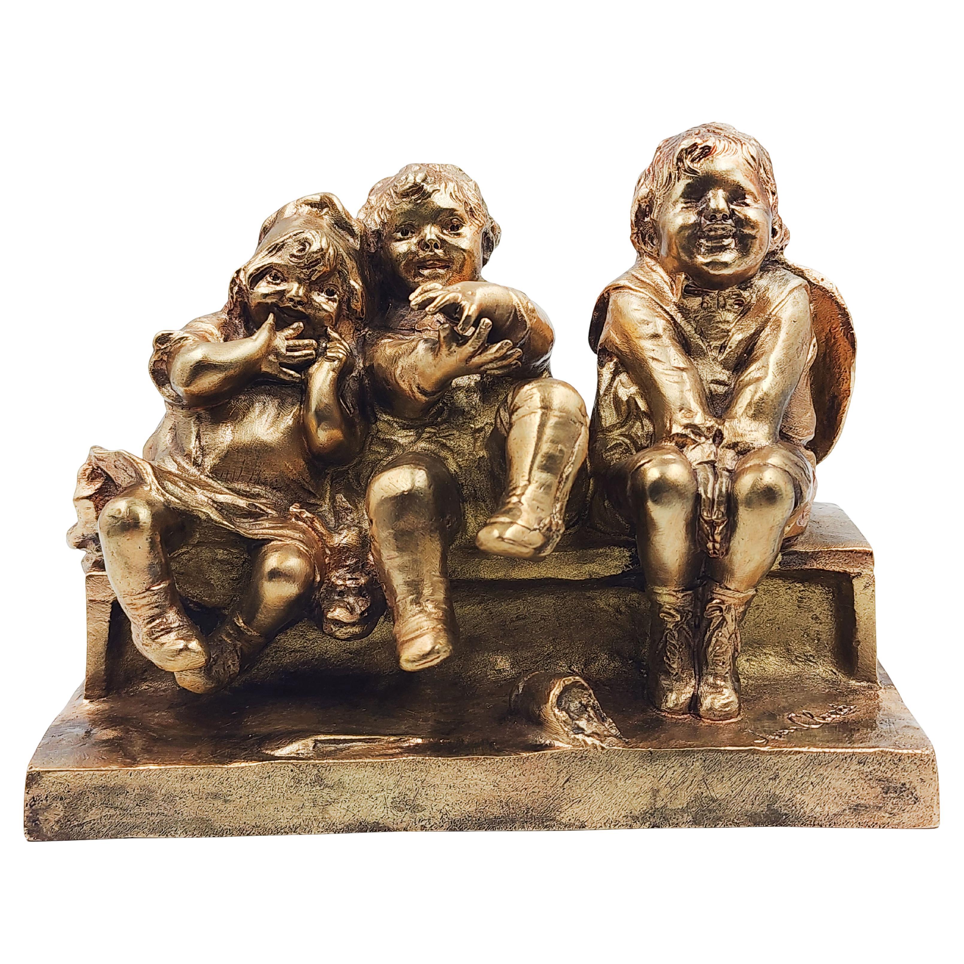 Escultura de bronce "Mirando algo" de Juan Clara